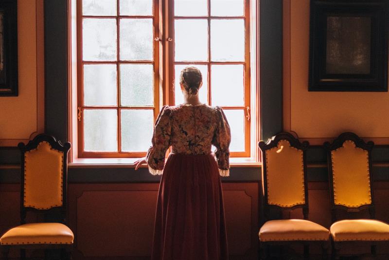 Inne på Herregården står tiden stille