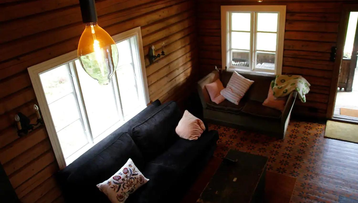 Villa Leonore, stua med peis