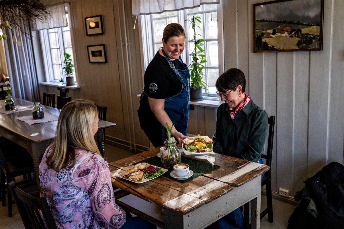 Gromt av Totensnacks. Kafeen på Peder Balke-senteret
