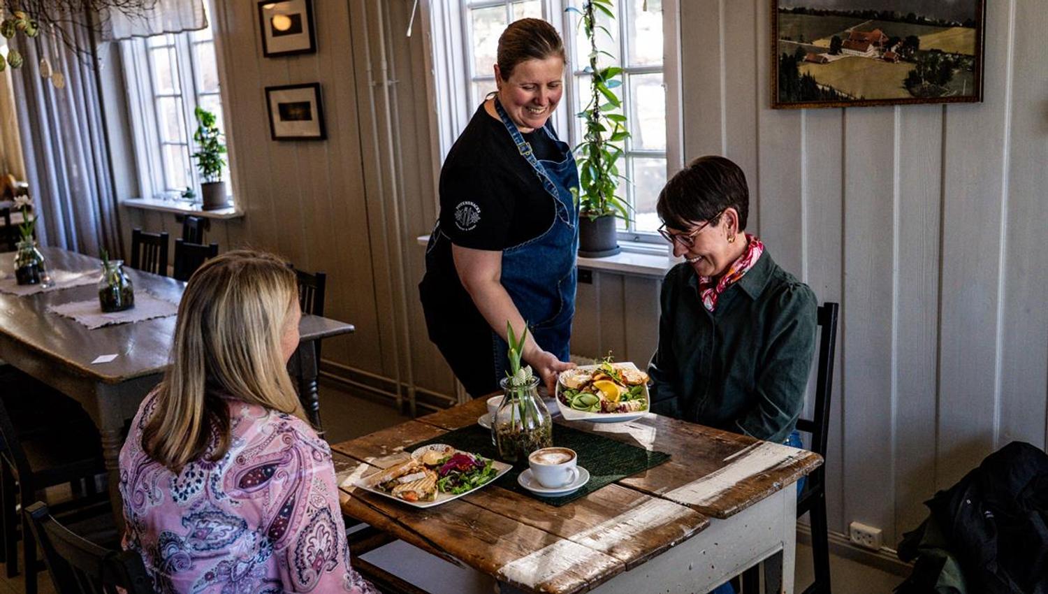 Gromt av Totensnacks. Kafeen på Peder Balke-senteret