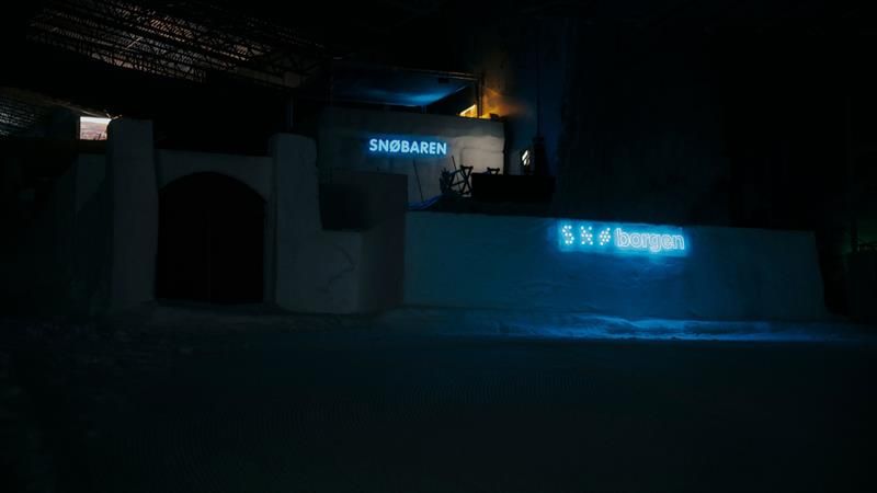 SNØborgen og Snøbaren i mørket