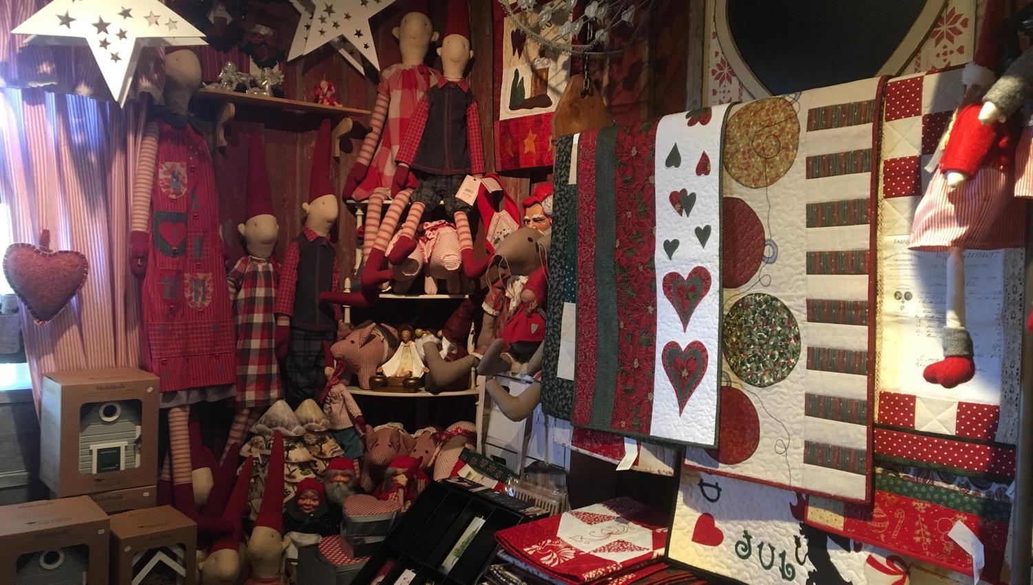 Det er eget julerom året rundt på Møllerens hus