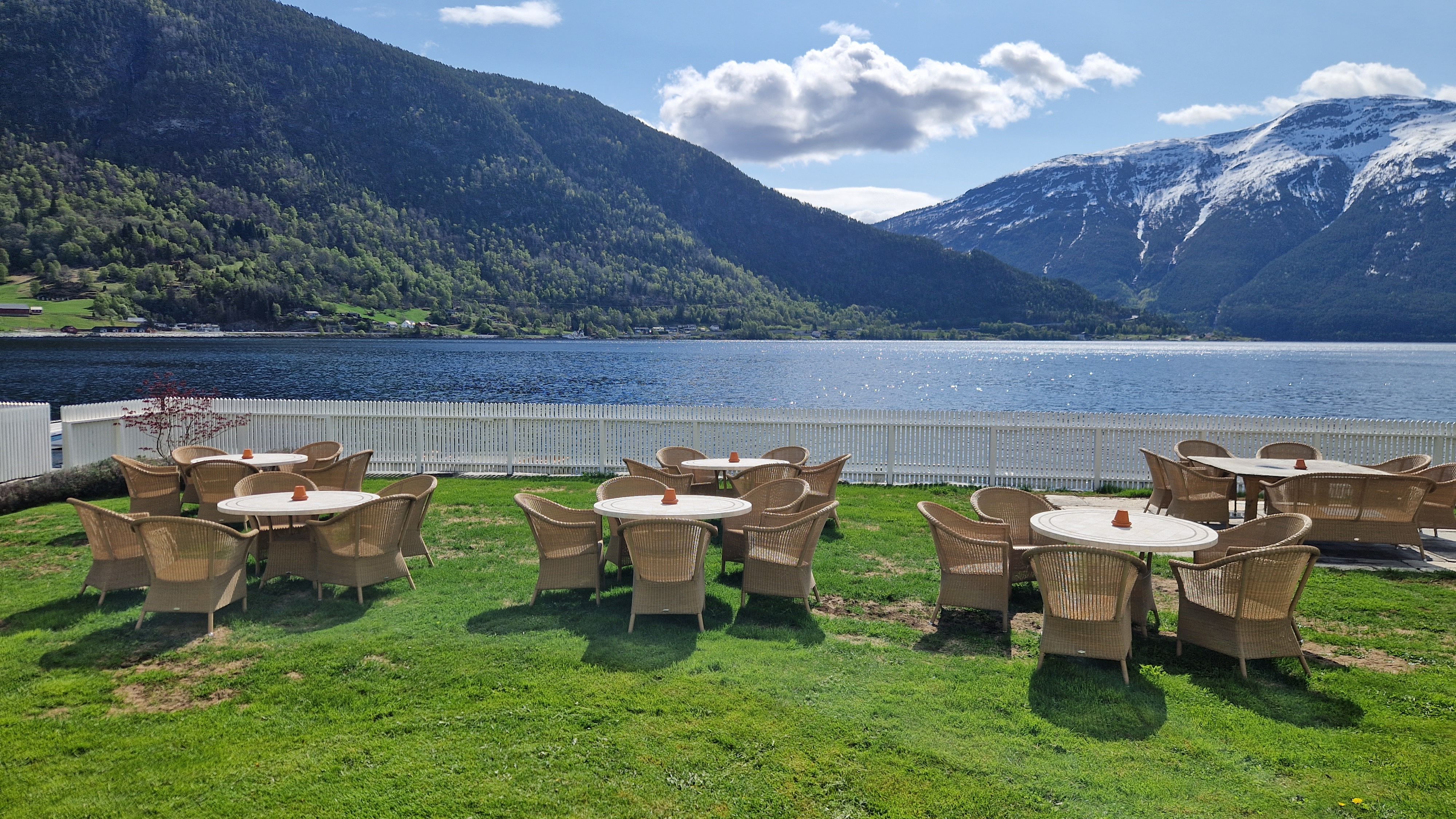 Hofslund Fjordhotell hage