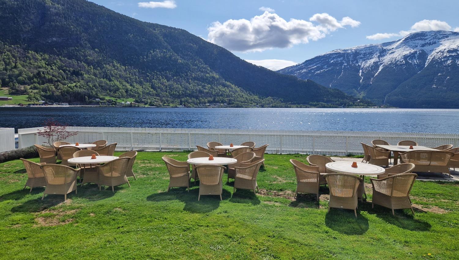 Hofslund Fjordhotell hage