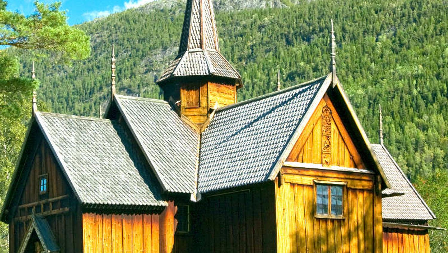 Nore stavkirke sommer