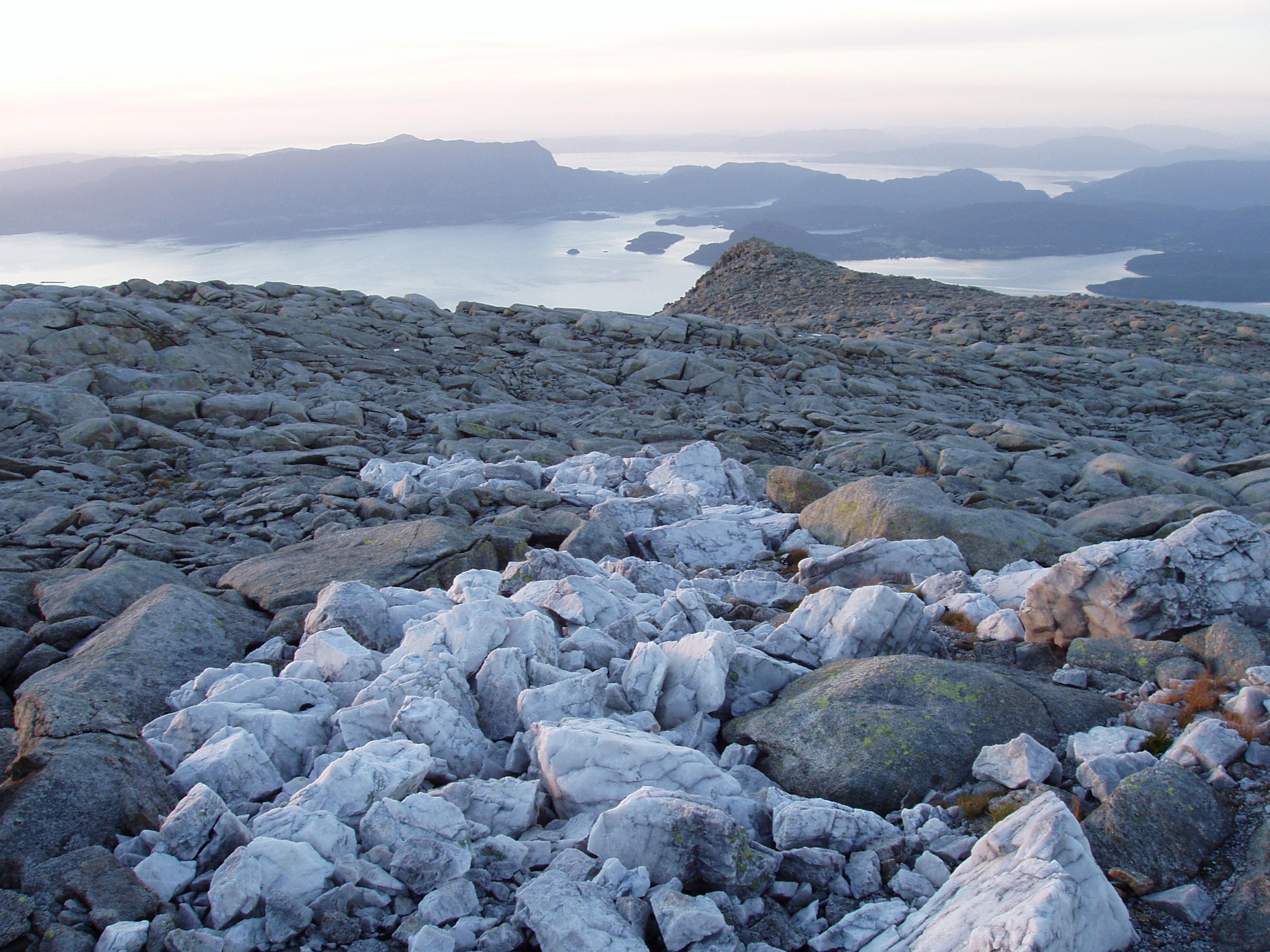 Tursti til Englafjell frå Eik