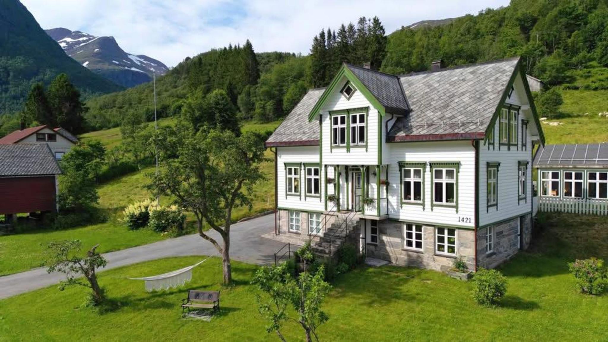 Monshaugen Home i flotte omgivelser.