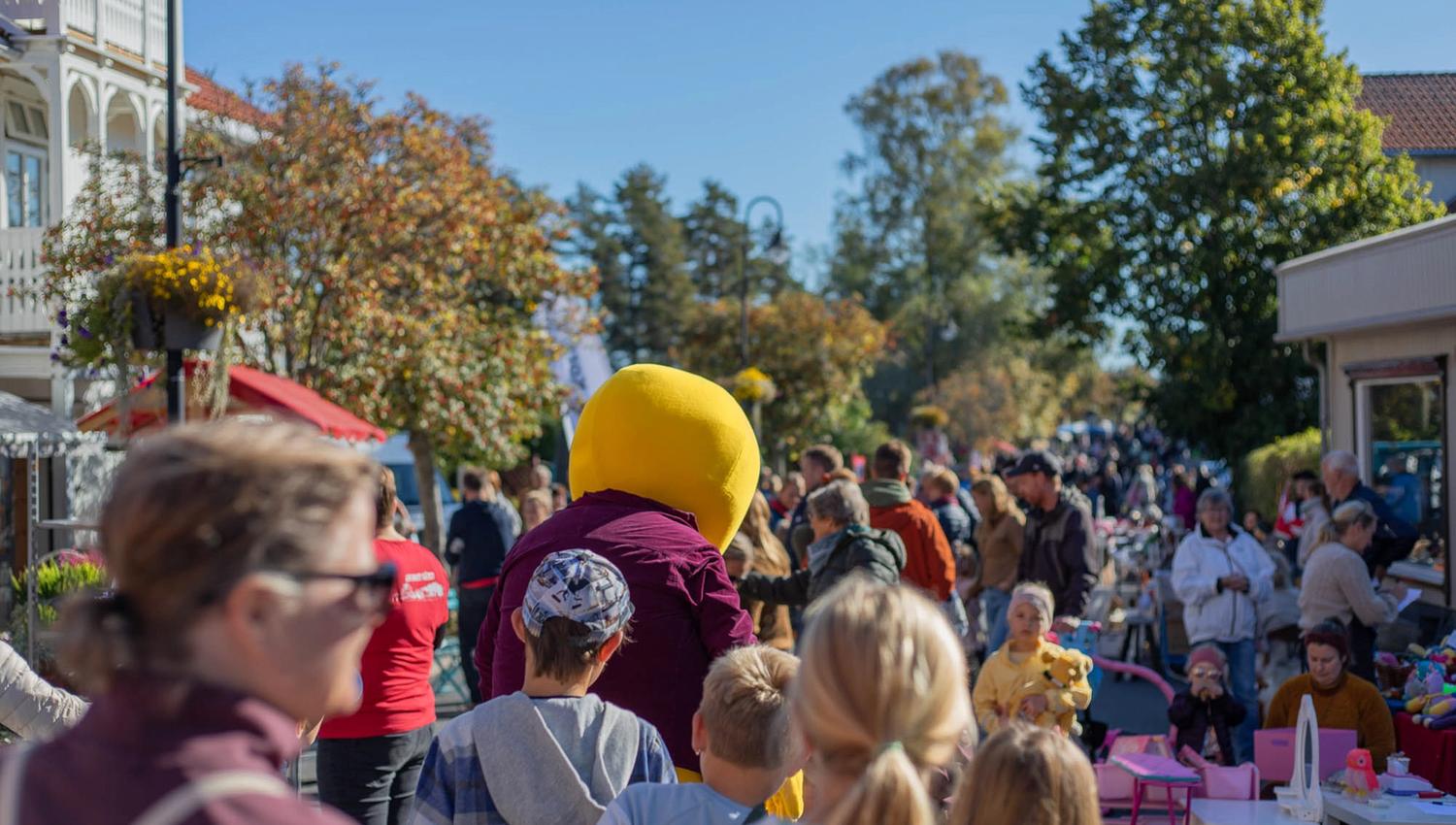 folk i gatene i ørje