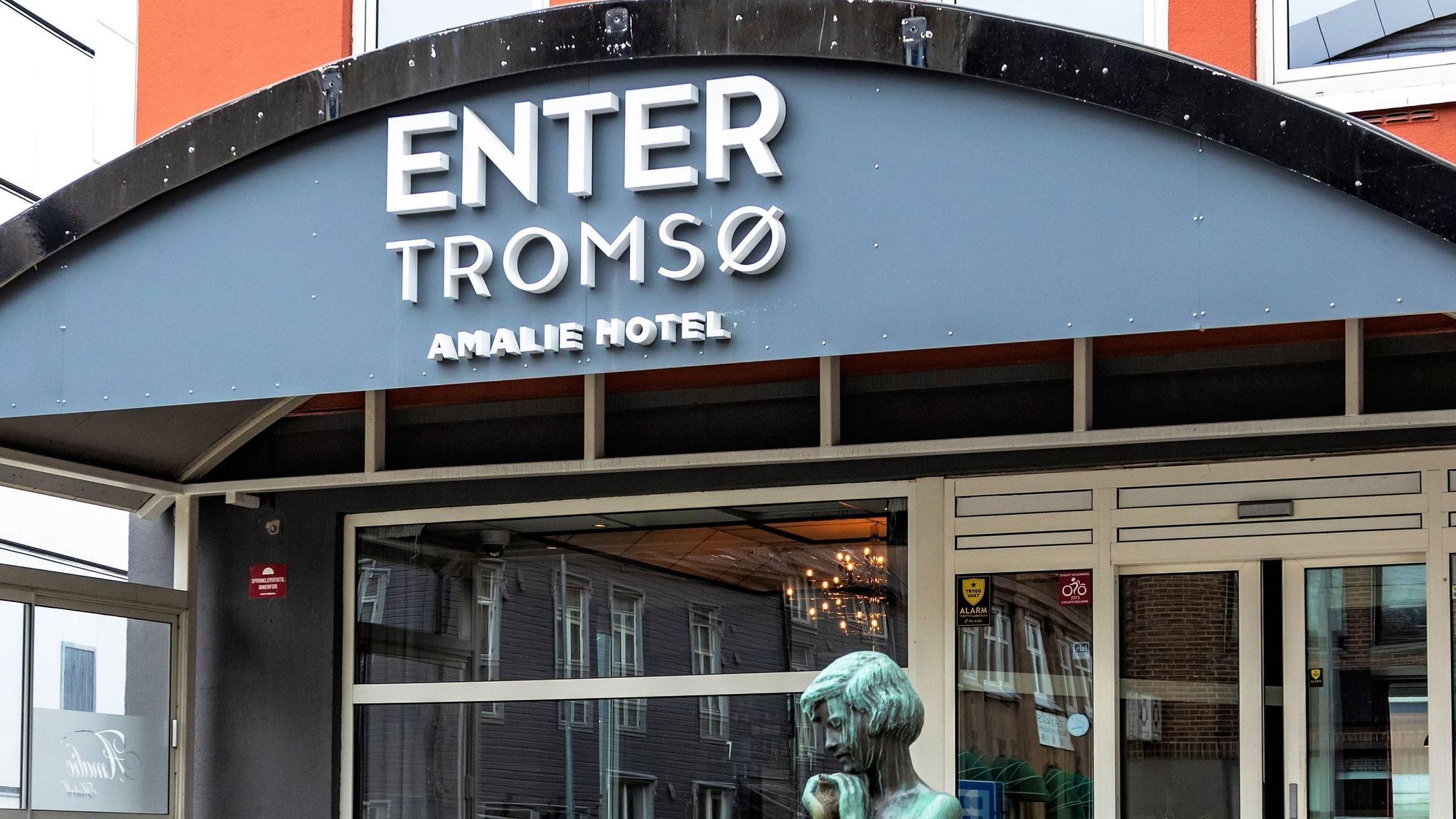 Enter Amalie Hotel