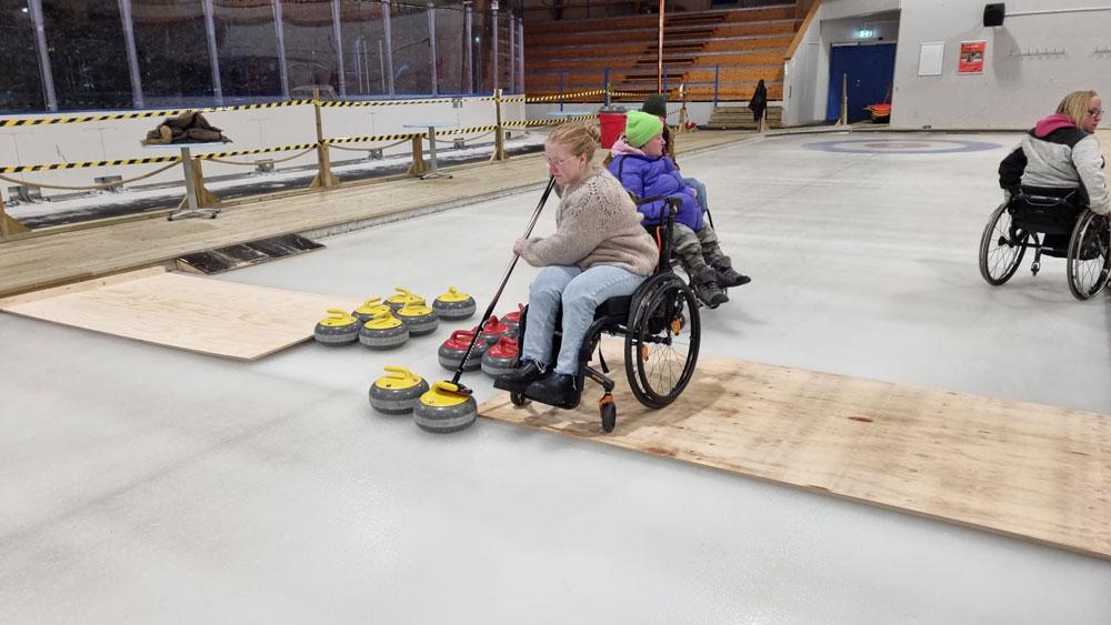 Skien_Skien-fritidspark_rullestolbrukere-på-Curling_1000x563
