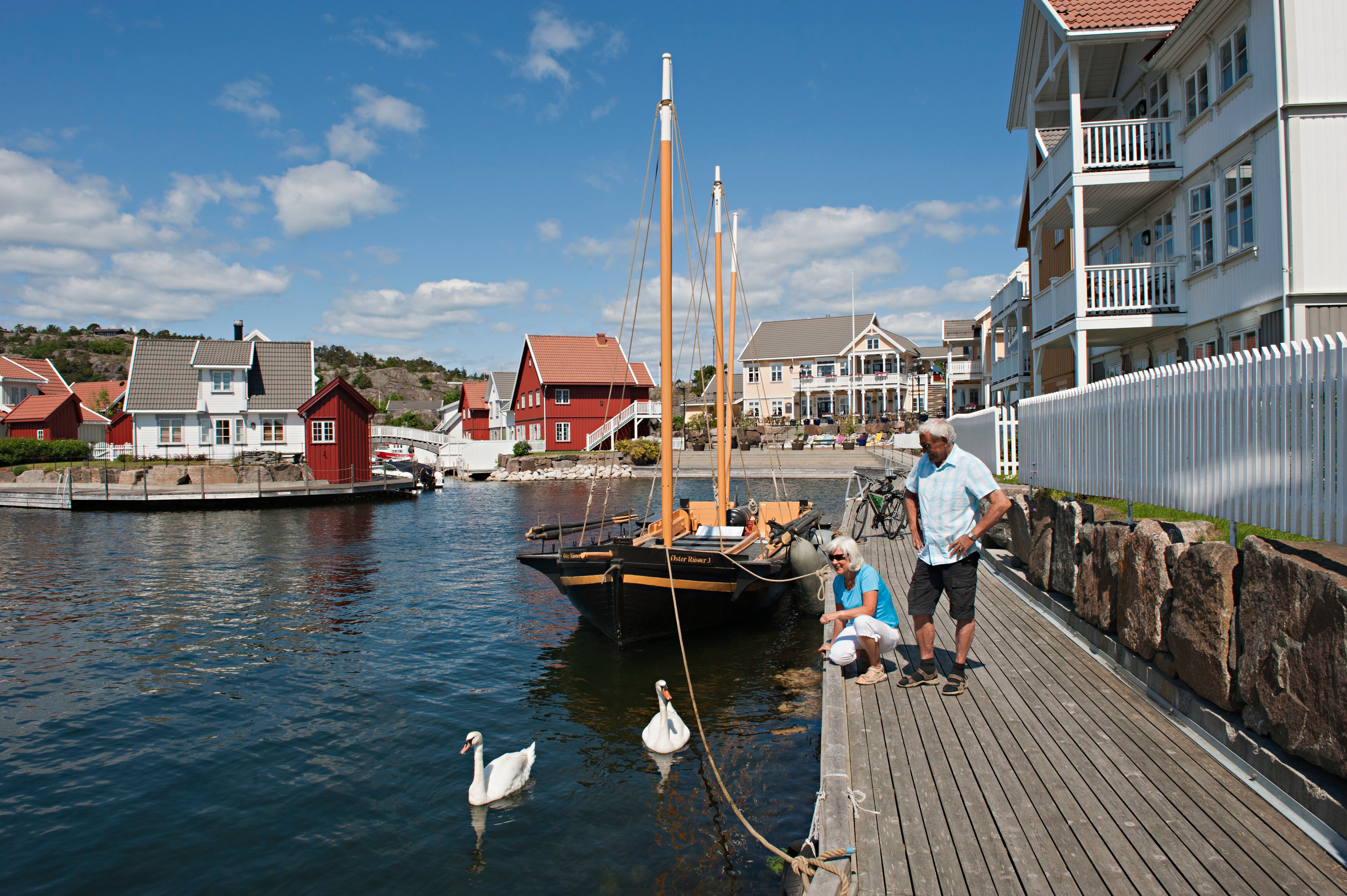På brygga ved Hotel Lyngørporten på Gjeving mellom Risør og Tvedestrand