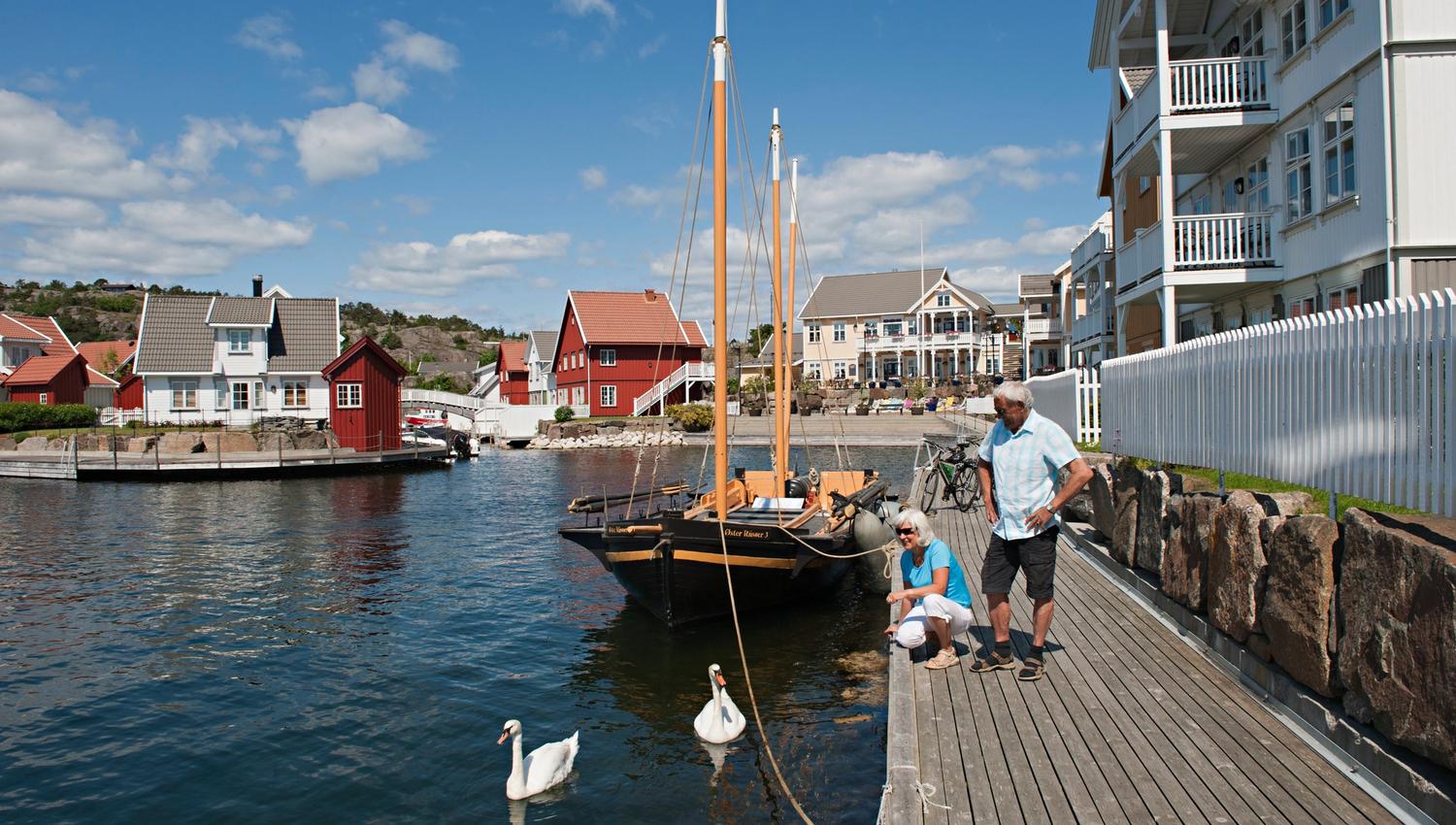 På brygga ved Hotel Lyngørporten på Gjeving mellom Risør og Tvedestrand