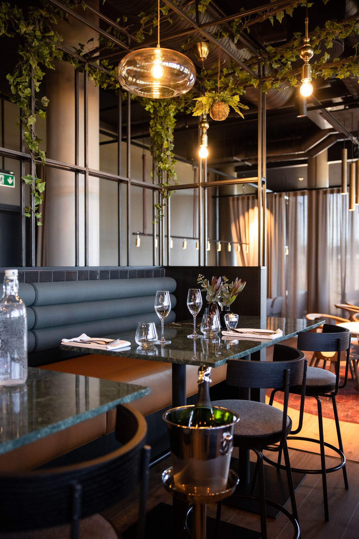 Table for 2 in a restaurant 