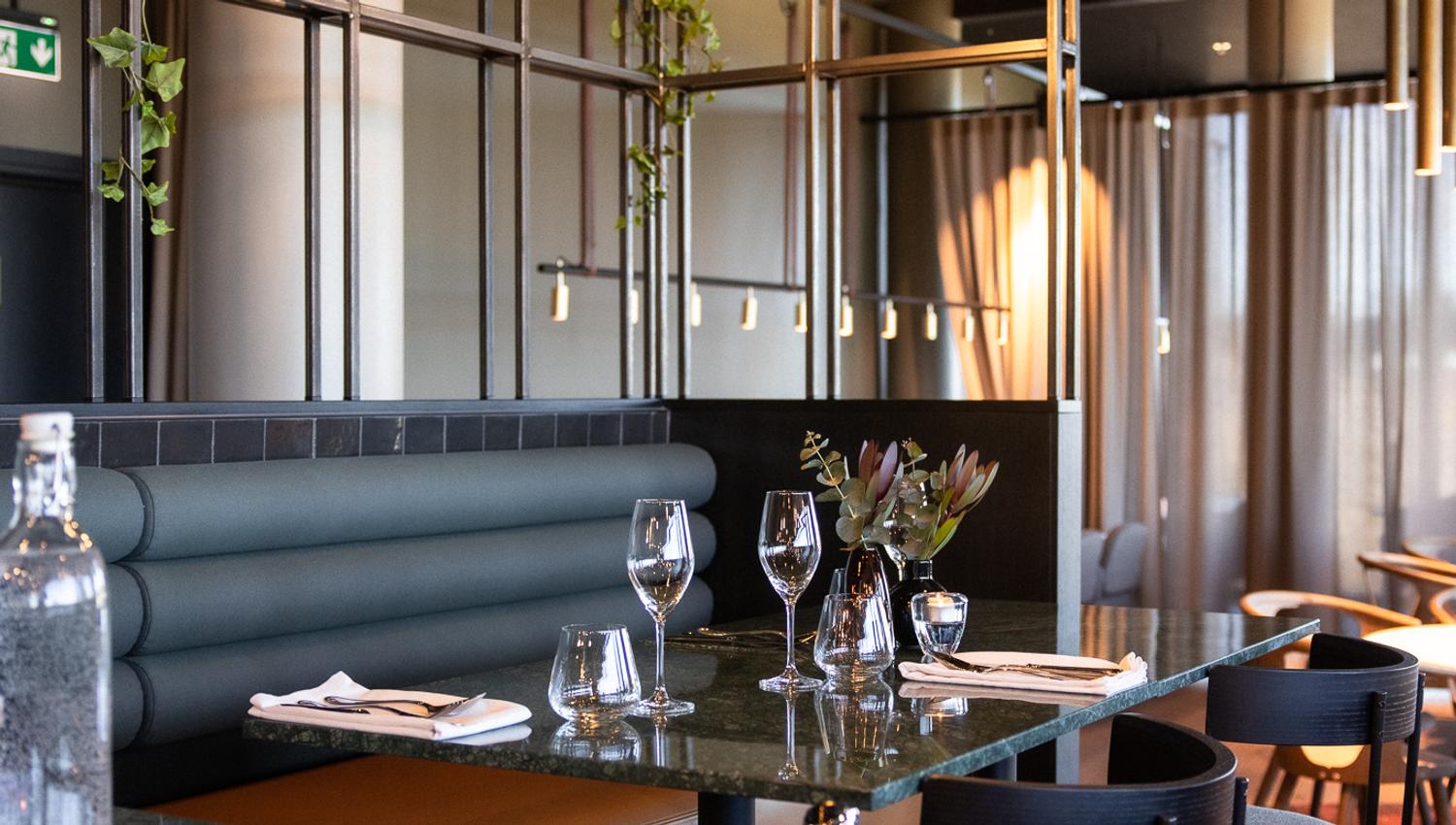 Table for 2 in a restaurant