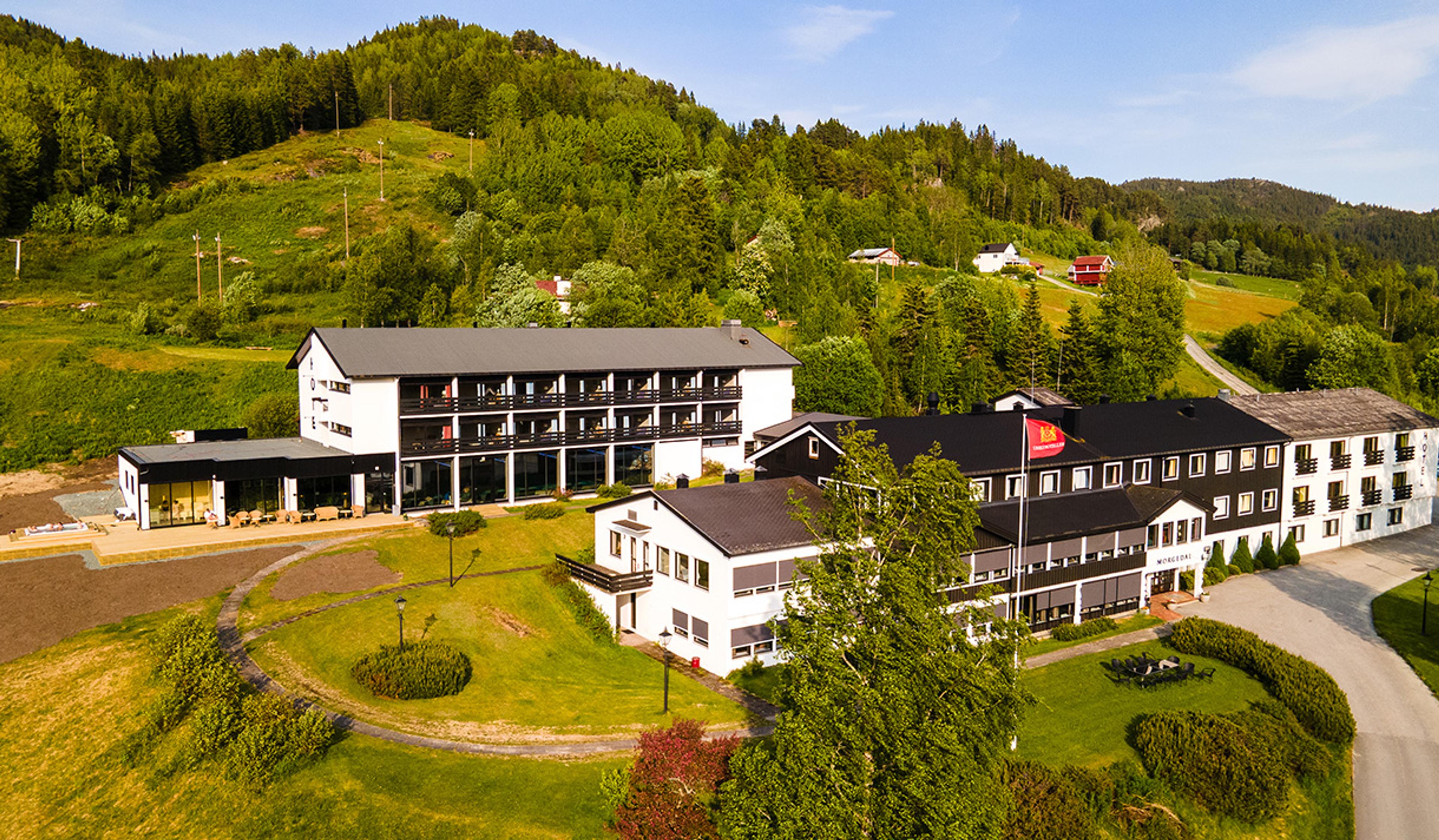 dronebilde av Morgedal Hotell