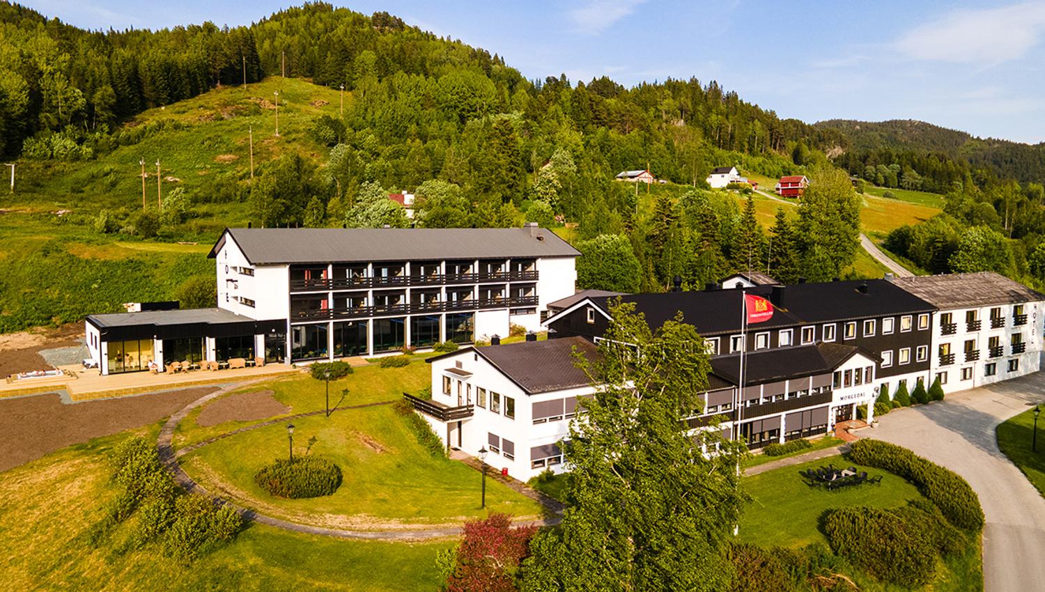 dronebilde av Morgedal Hotell