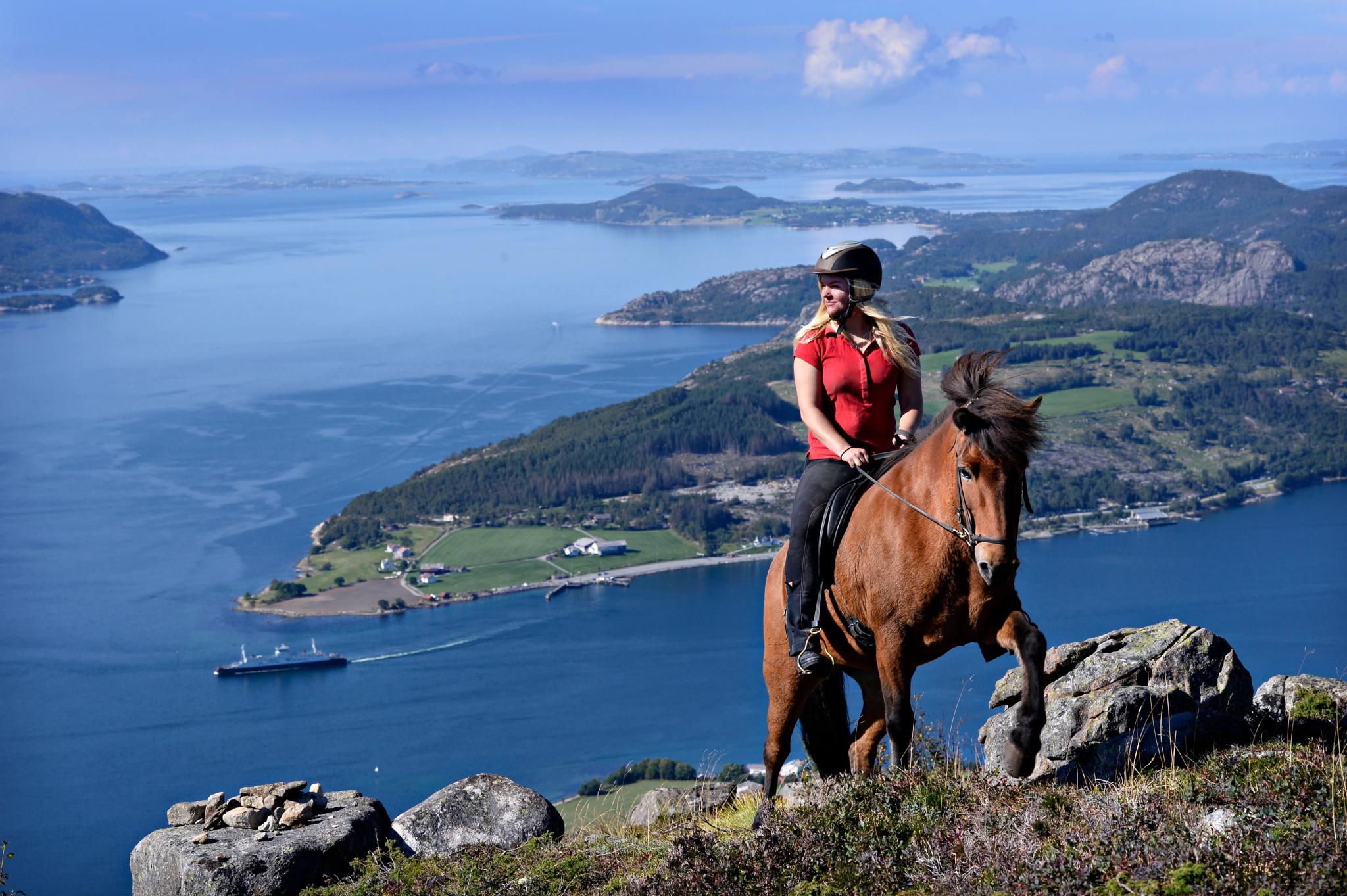 Horseback riding to Uburen in Forsand