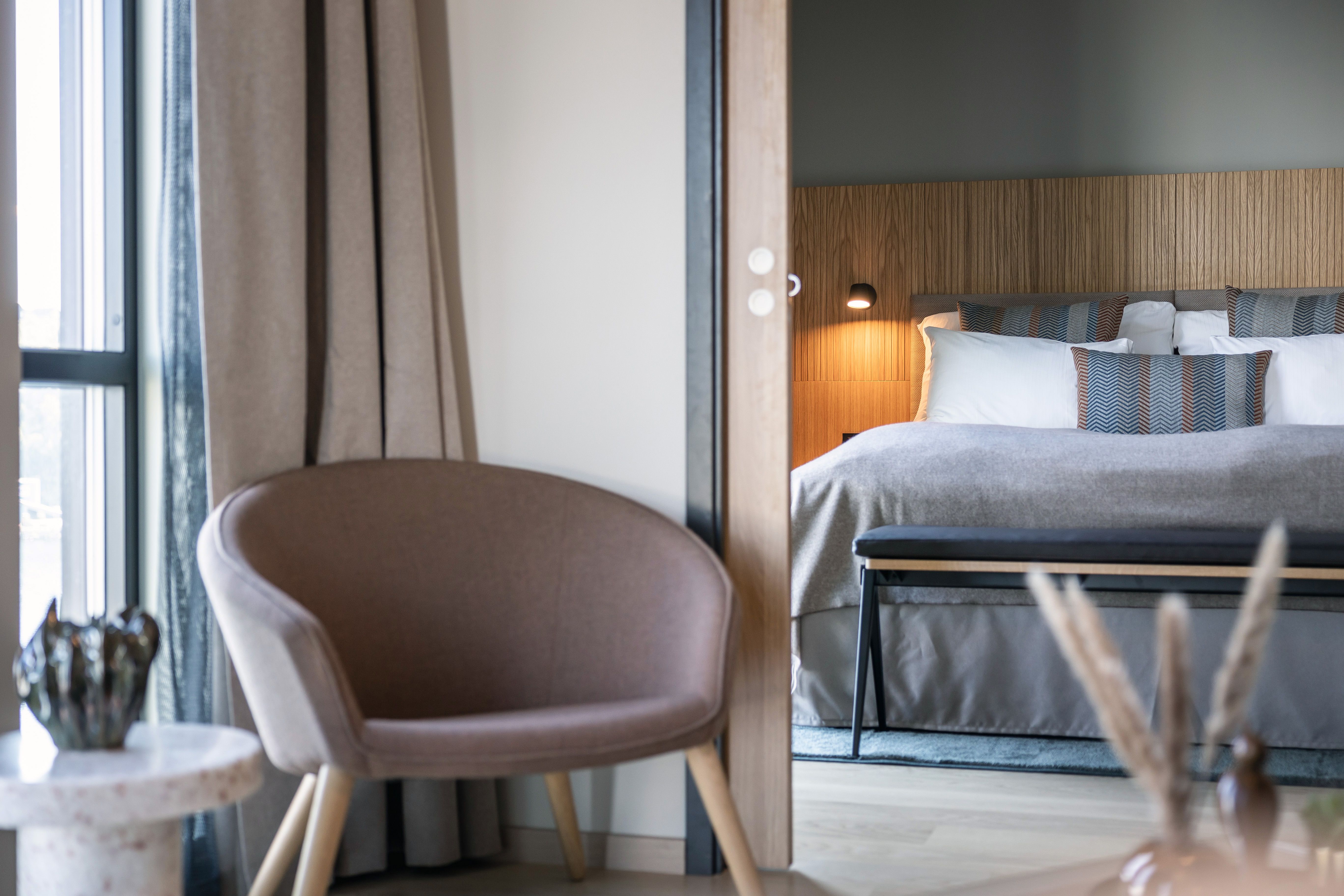 suite-chair-details-quality-hotel-harstad
