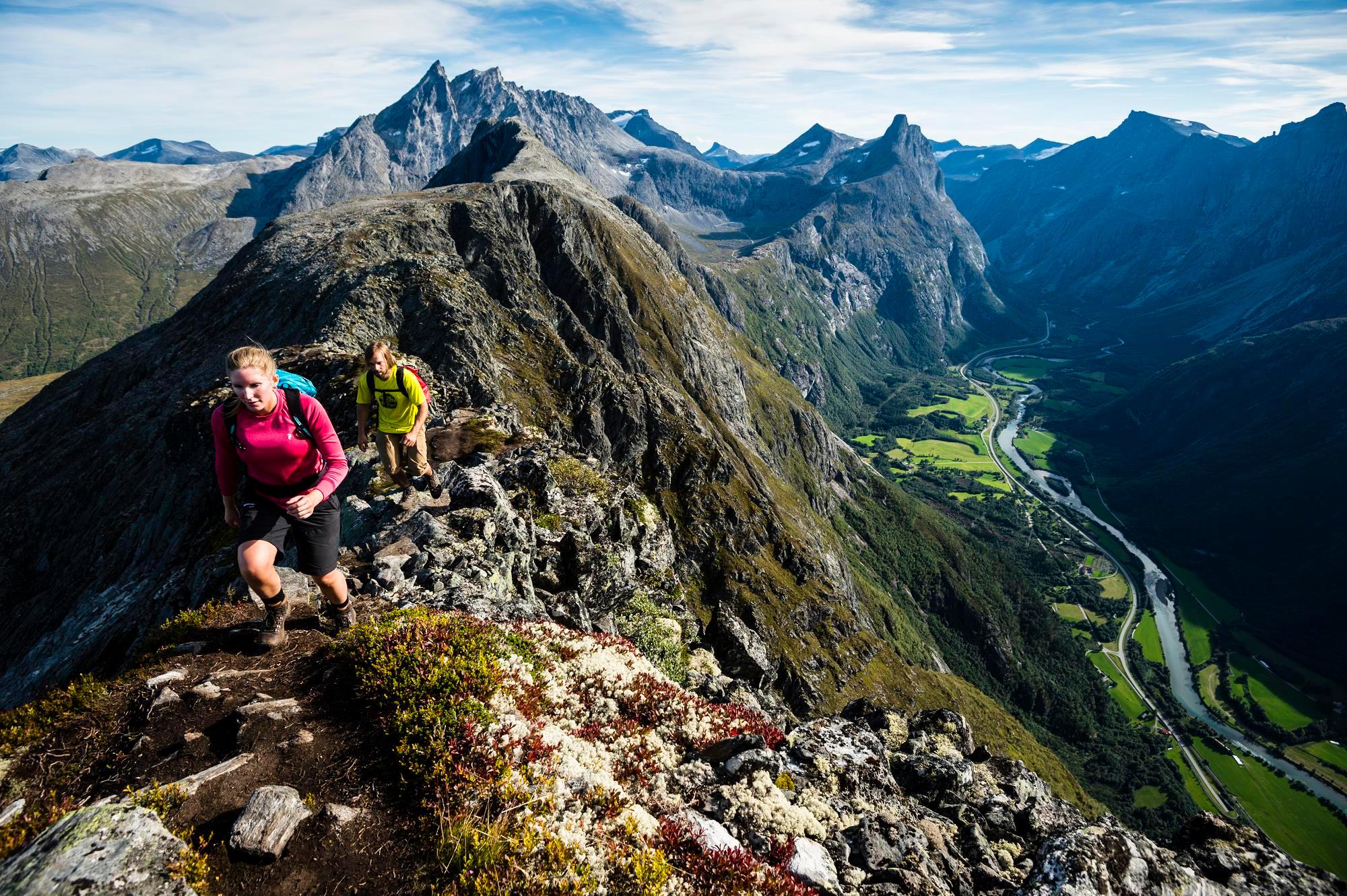 Romsdalseggen hike with guide from Hotel Aak