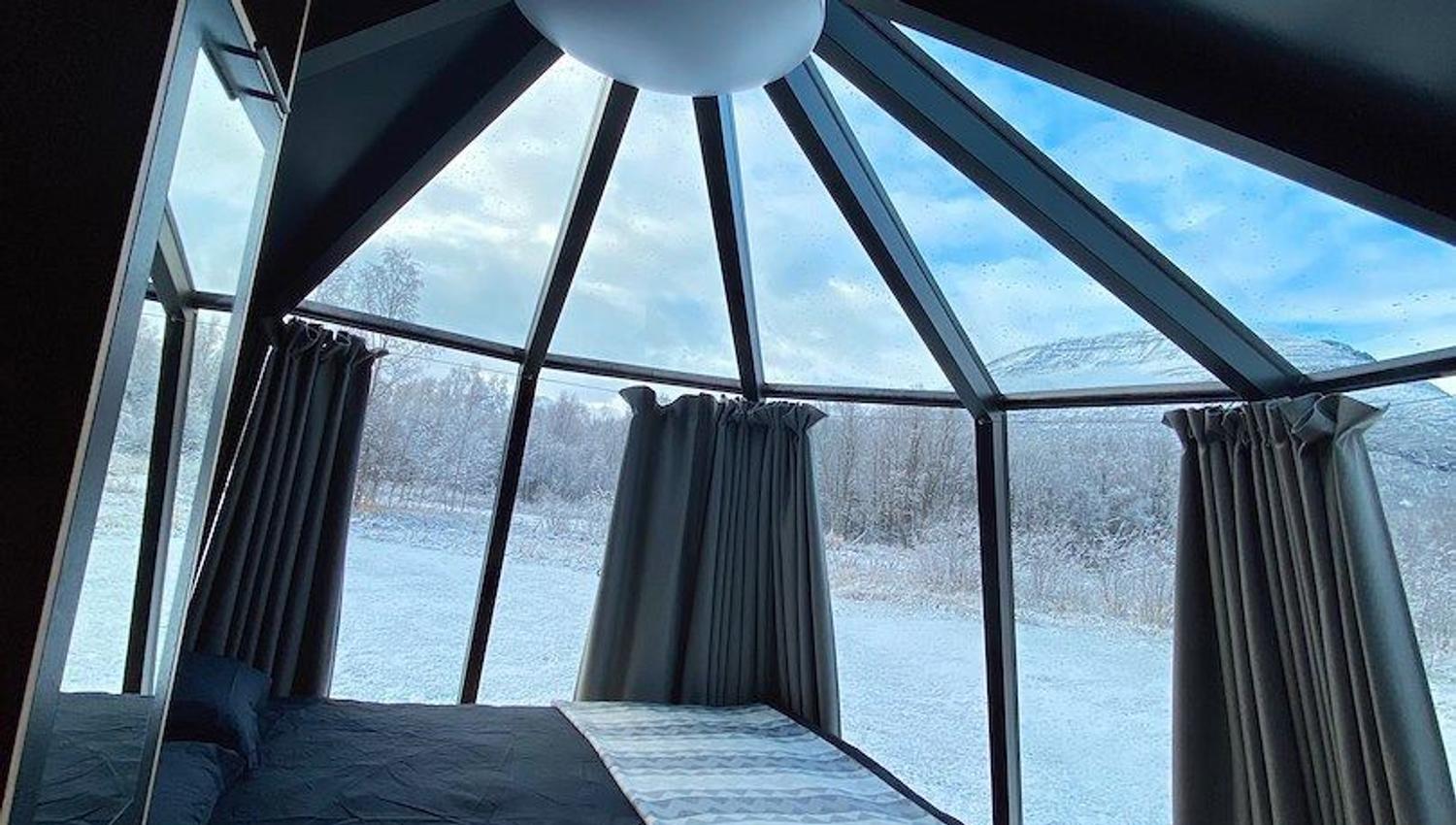 Inne i glassiglo på North Experience