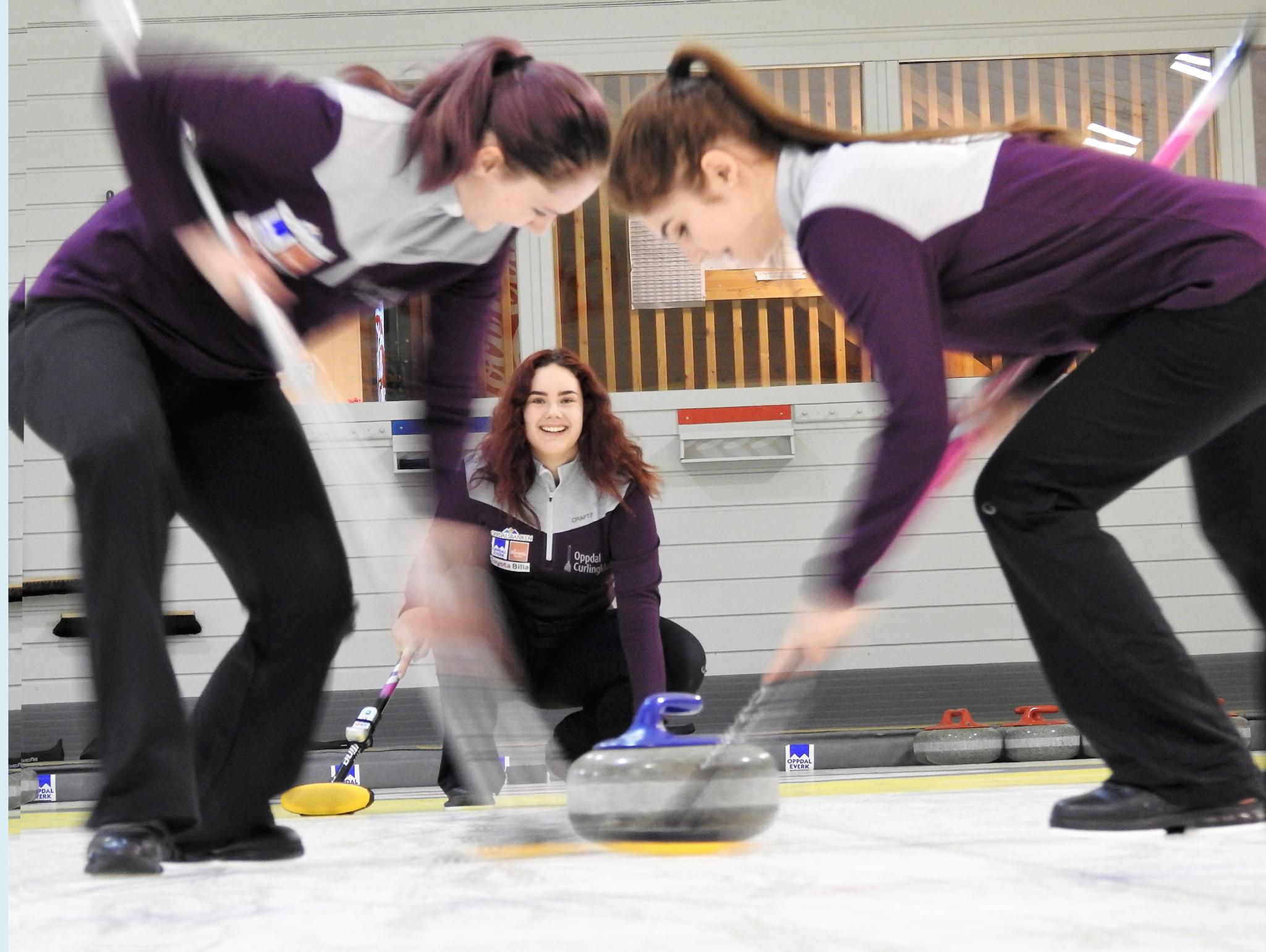 Jenter som spiller curling
