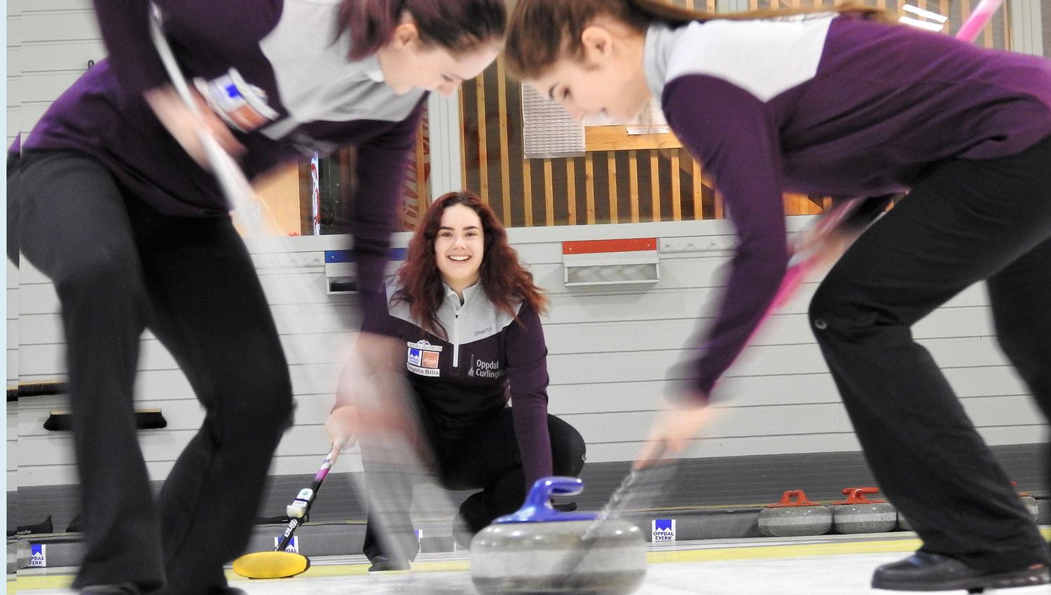 Jenter som spiller curling