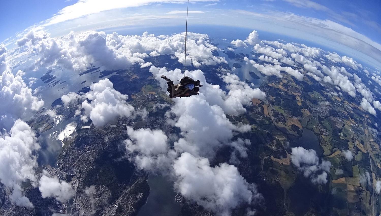 Tandemhopp med omgivelsene i fokus