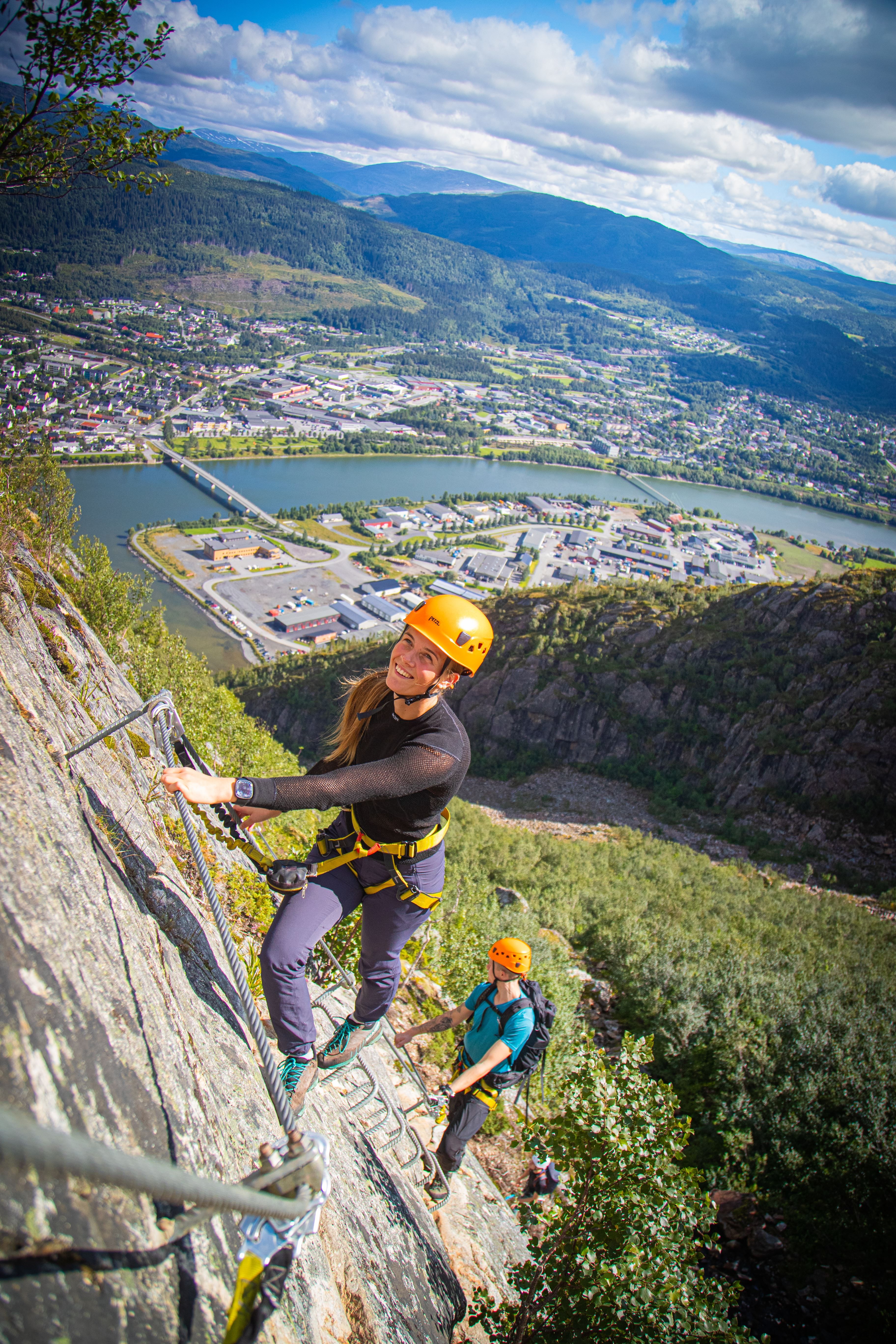 Familie på klatretur i Via Ferrata