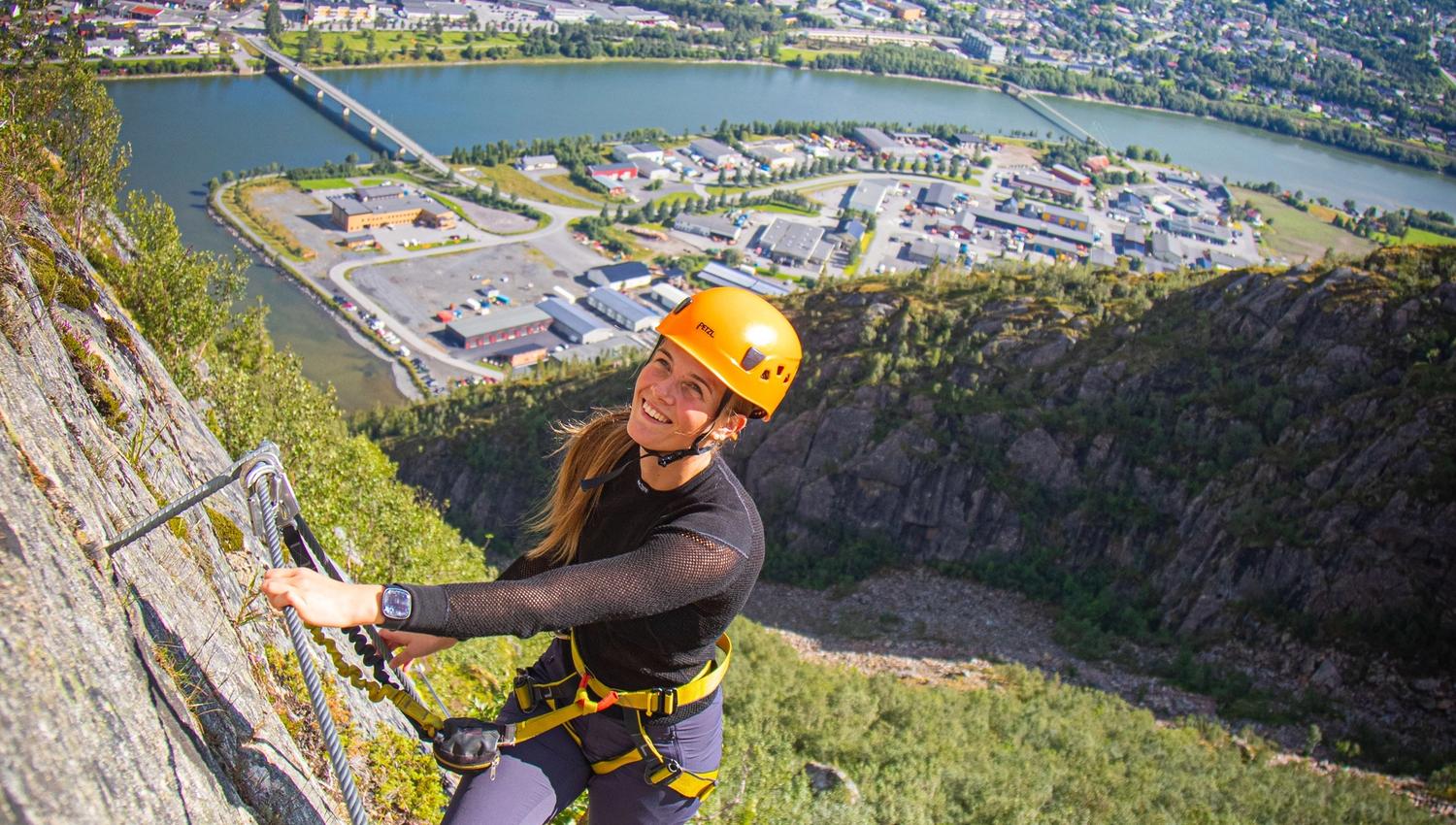 Familie på klatretur i Via Ferrata