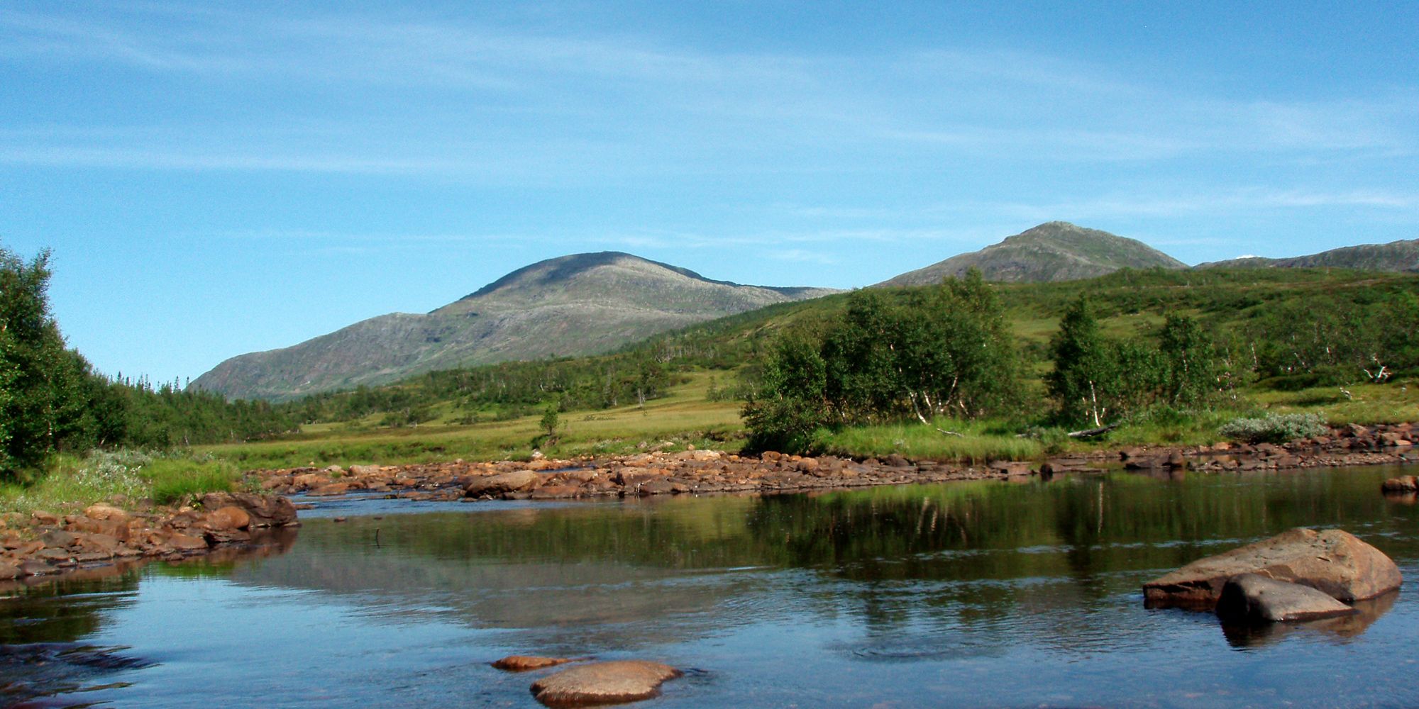Steinkjer Kommuneskoger - Skjækerhatten and Sukkertoppen in the background with a lake in the forefront