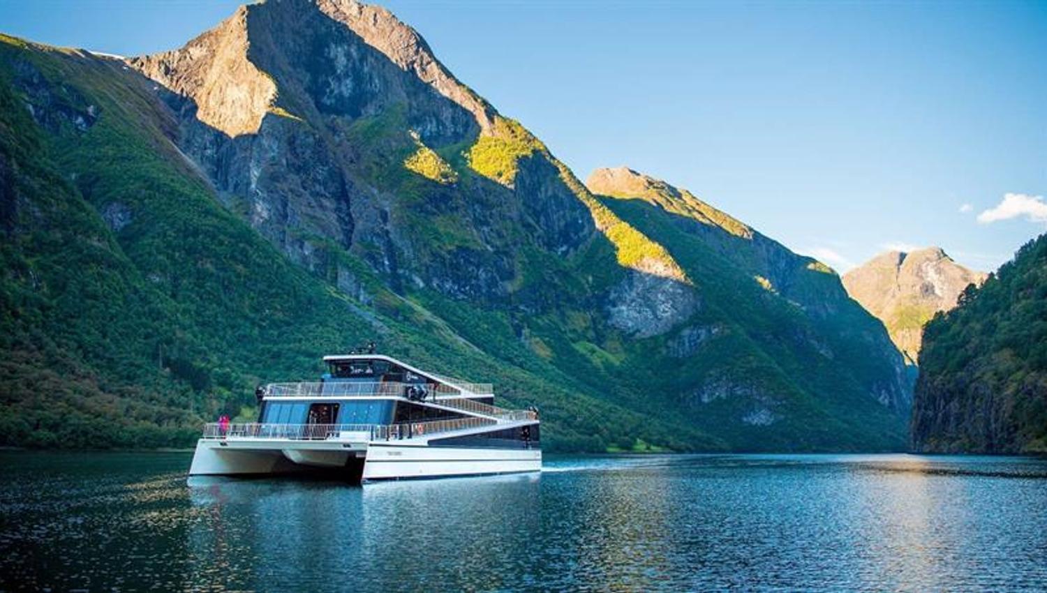 Fjord cruise between Gudvangen and Flåm