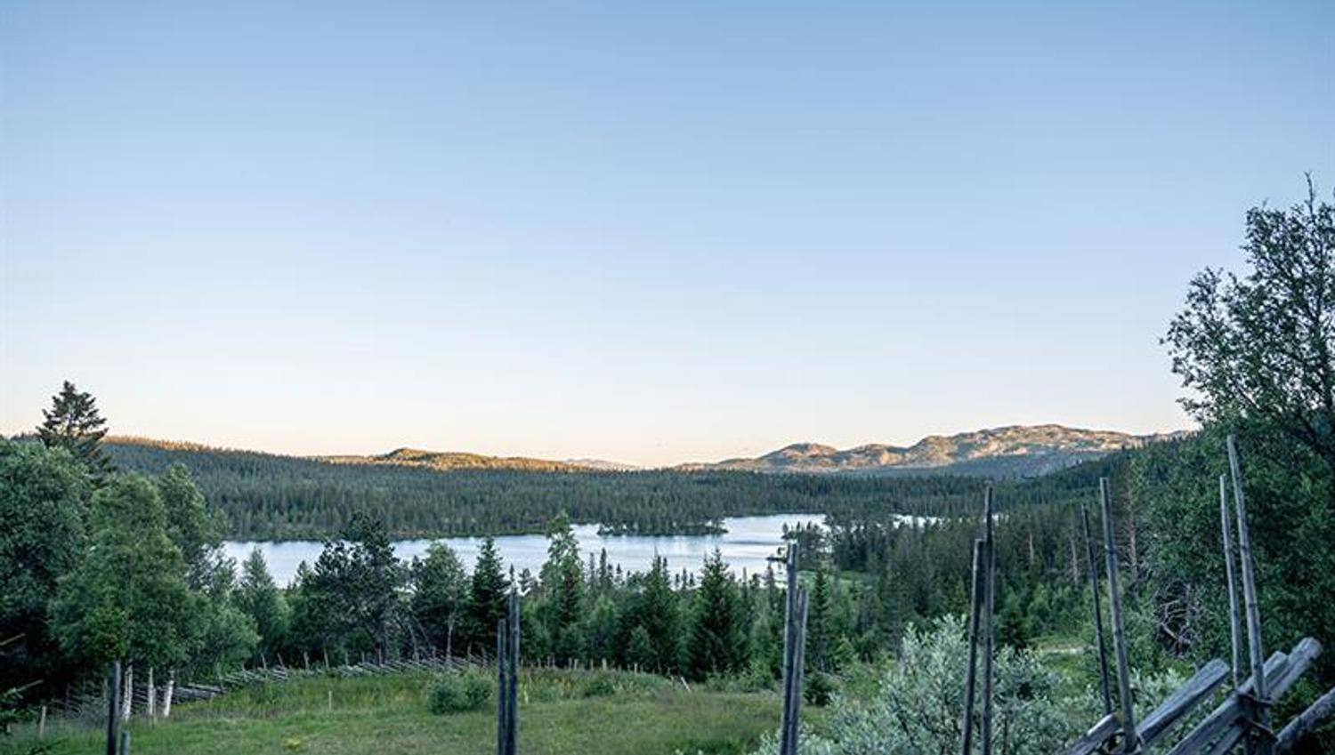 the nature around Tuddal Høyfjellshotel with lake and mountains