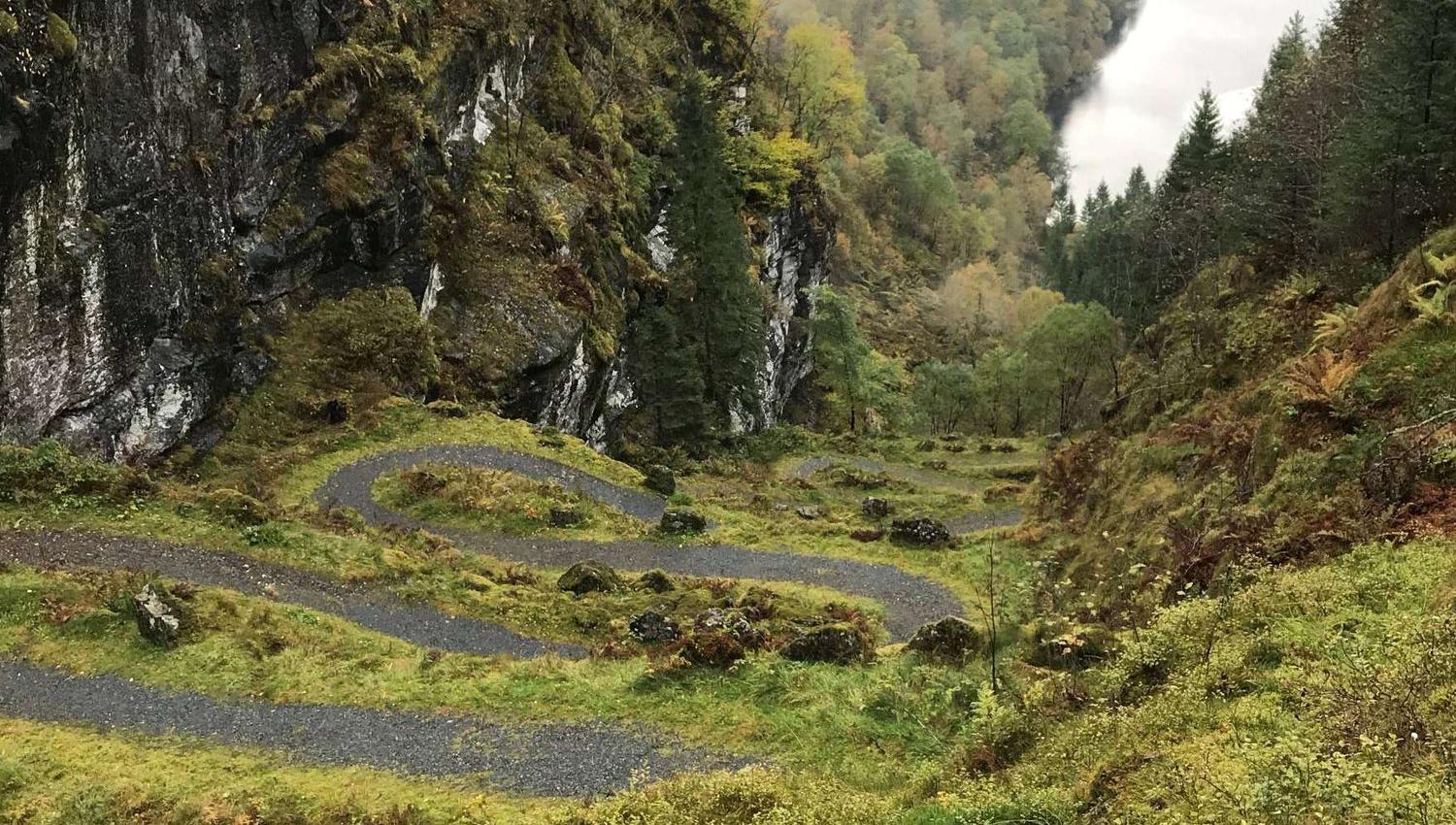 A view of the hairpin bends at Kossdalsvingane
