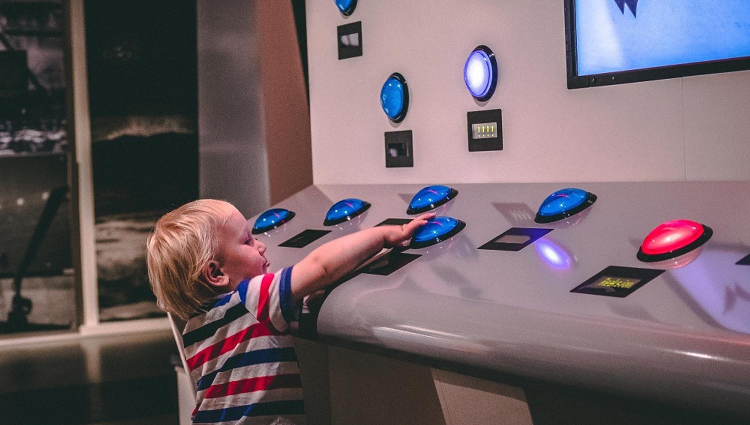 gutt leker på DuVerden i Porsgrunn