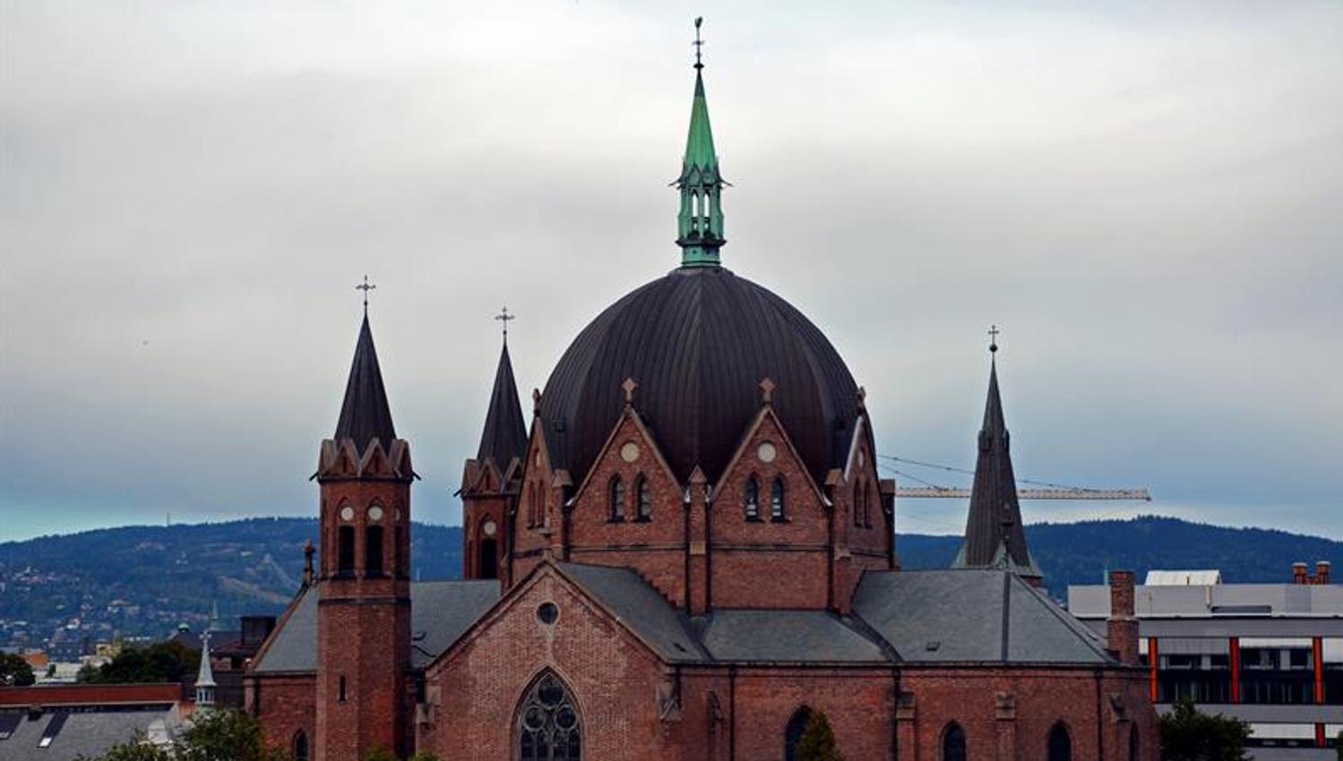trefoldighetskirken: tak og tårnene