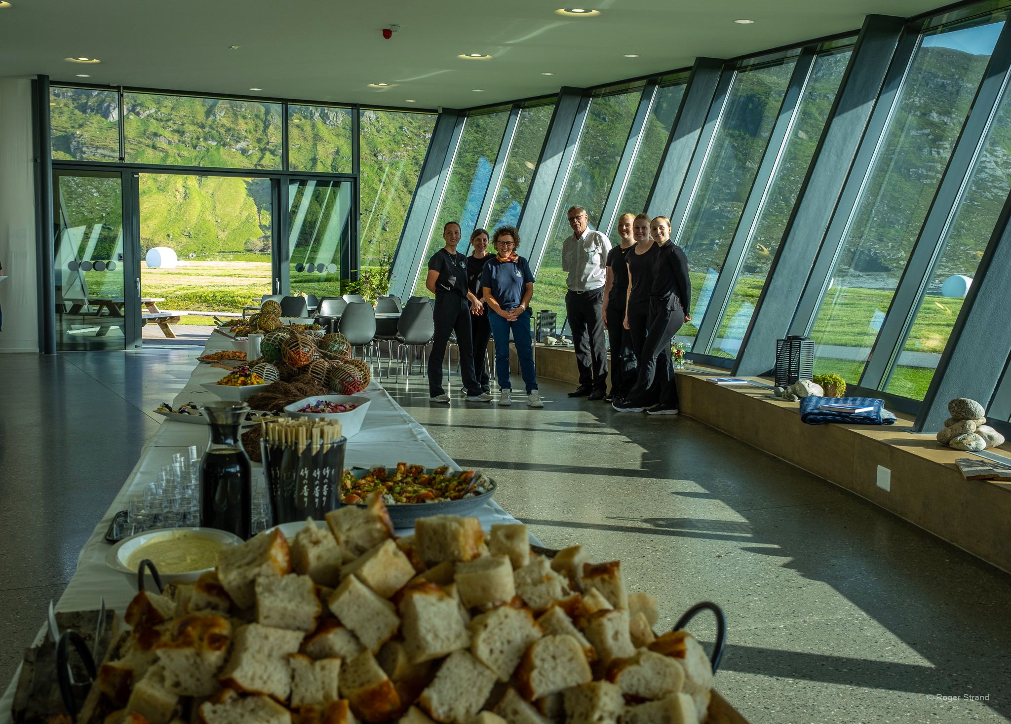 Selskap med buffet på Alnes fyr og opplevelsessenter