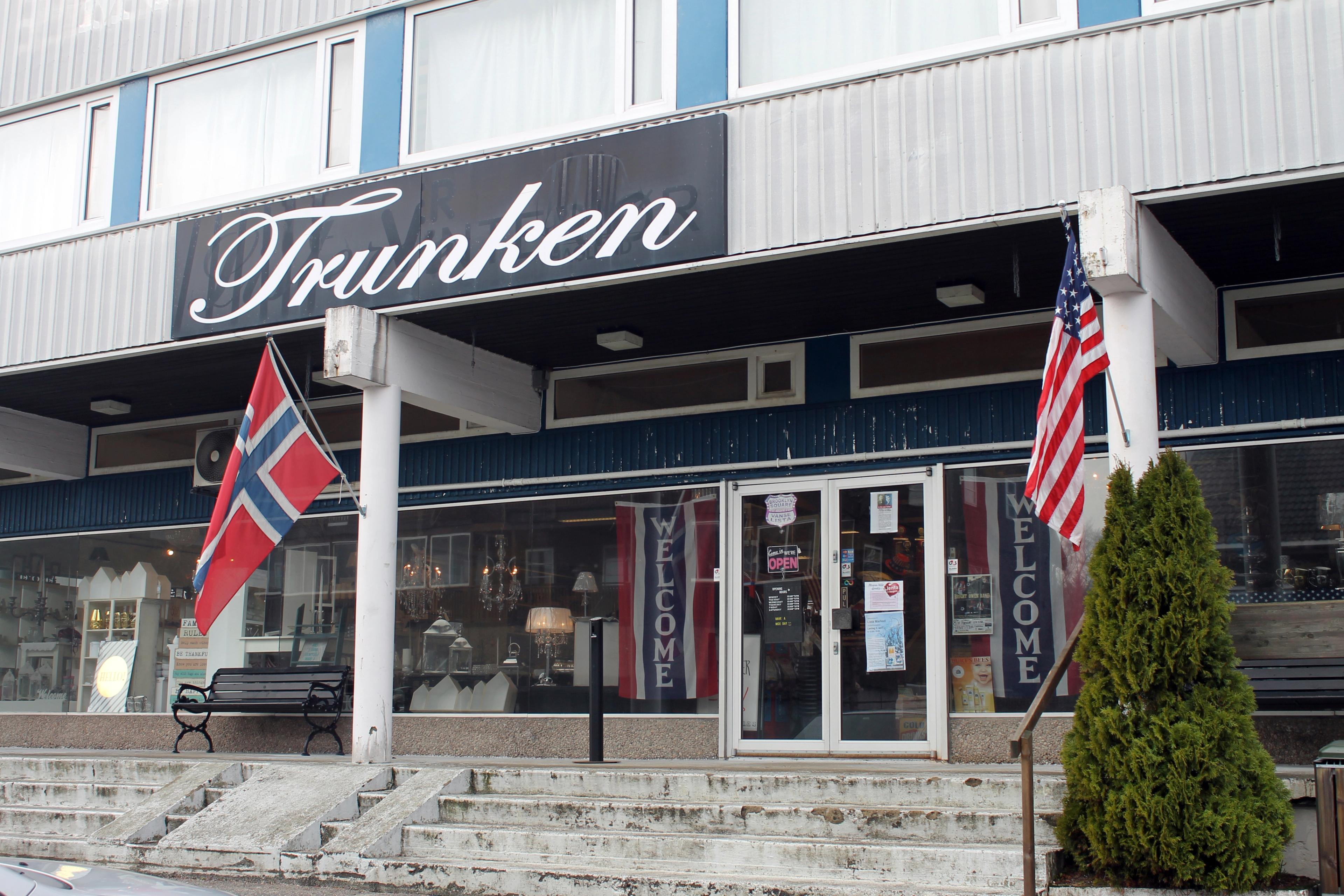 Trunken Department Store Vanse