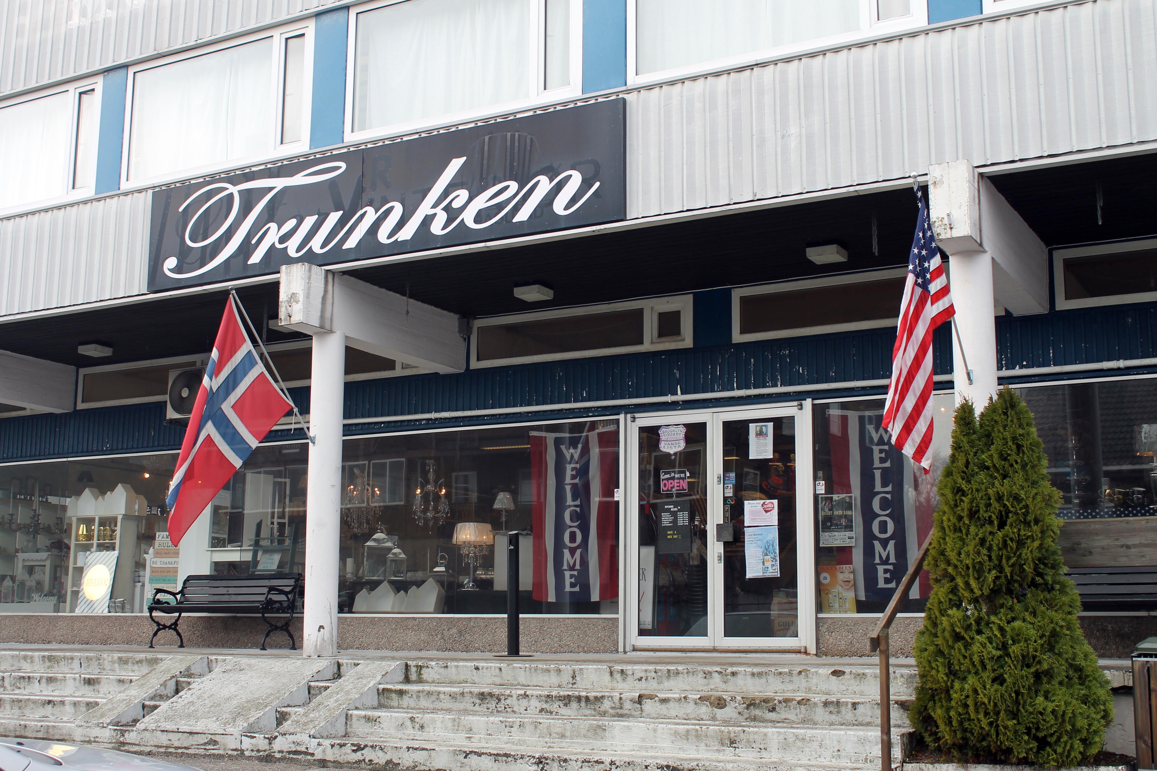 Trunken Department Store Vanse