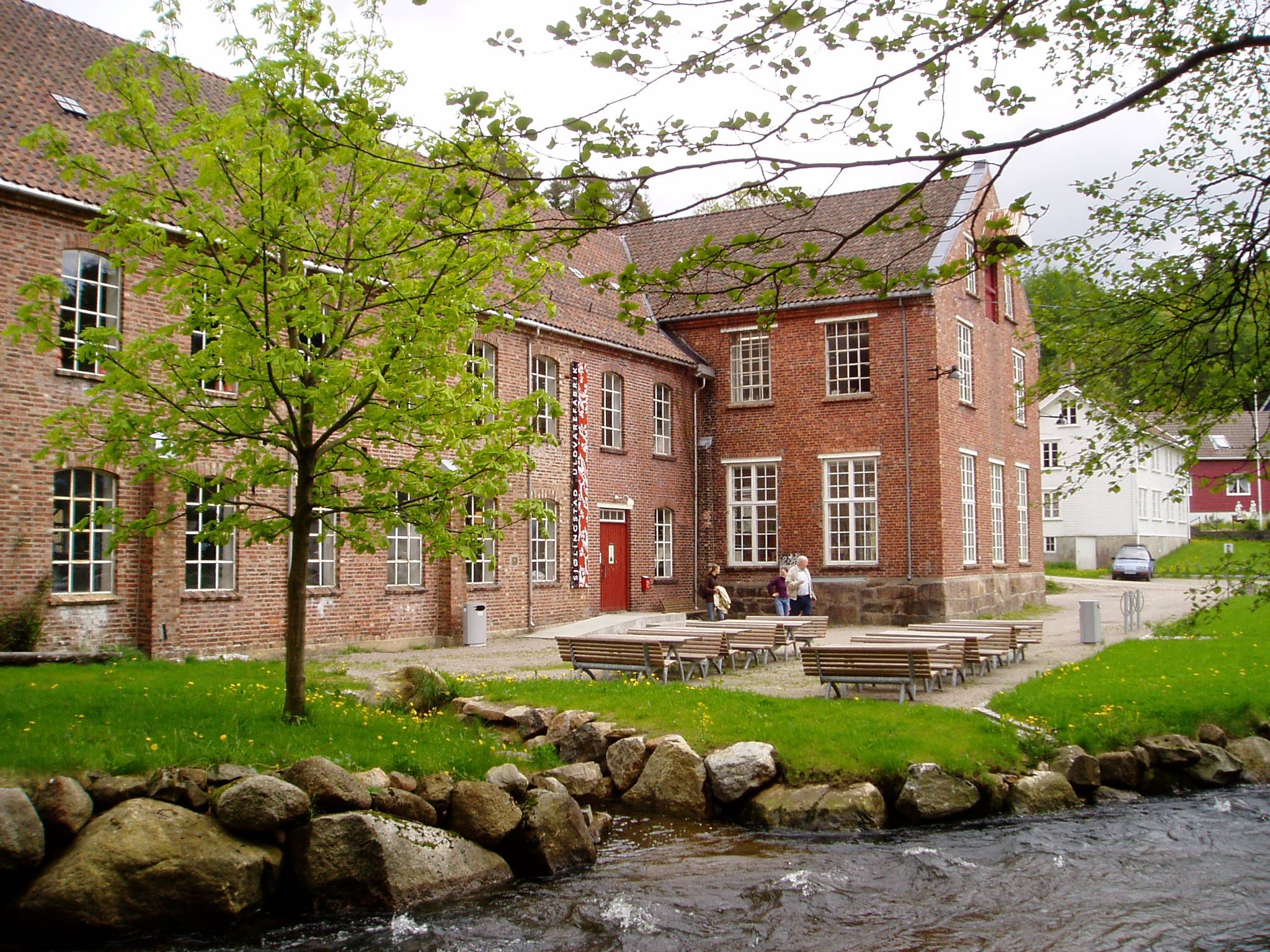 The building of the wool factory