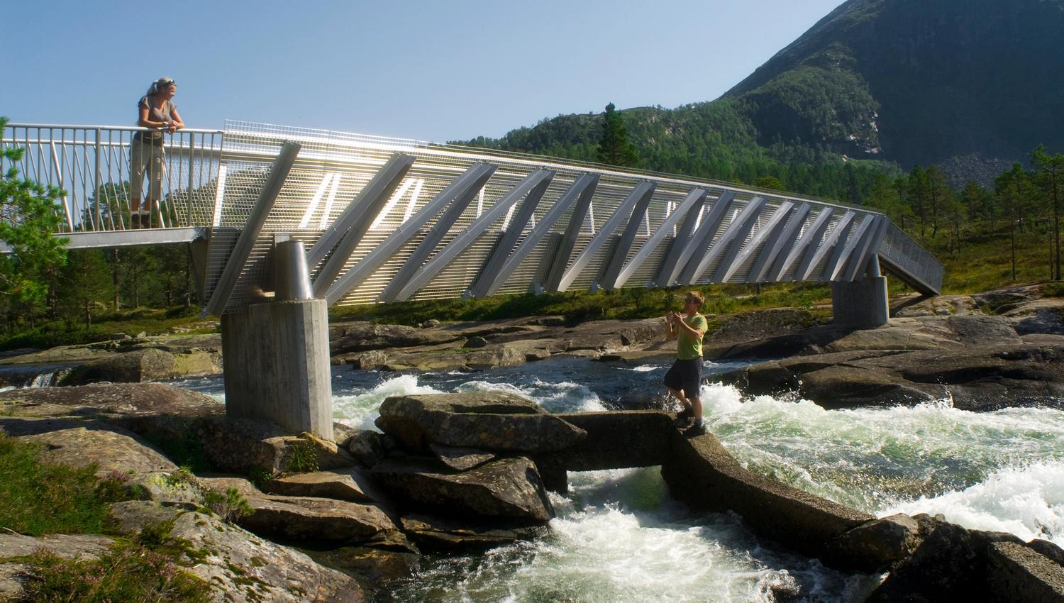 Bru over Likholefossen