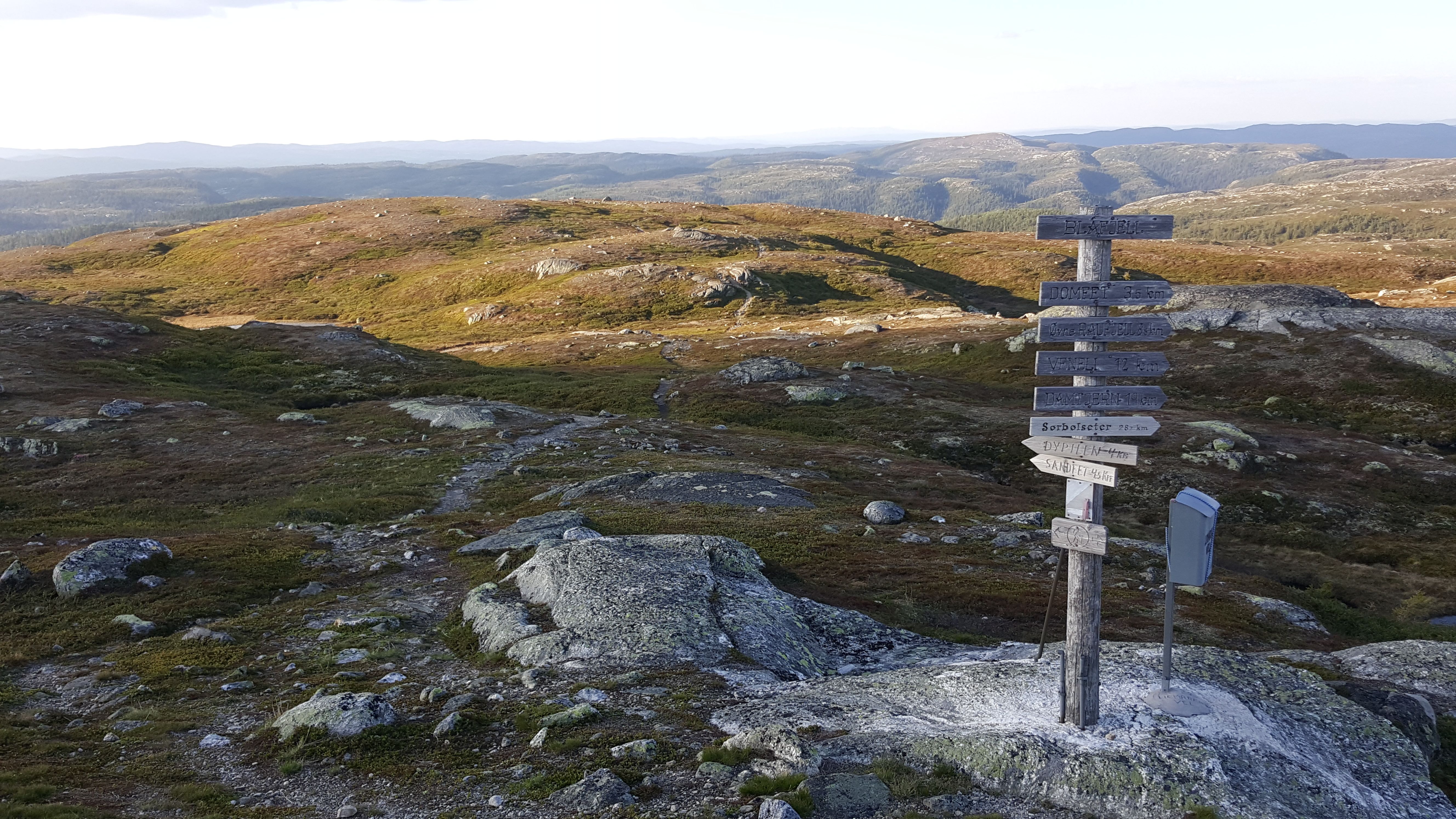 Blåfjell - turpostkasse og skilt