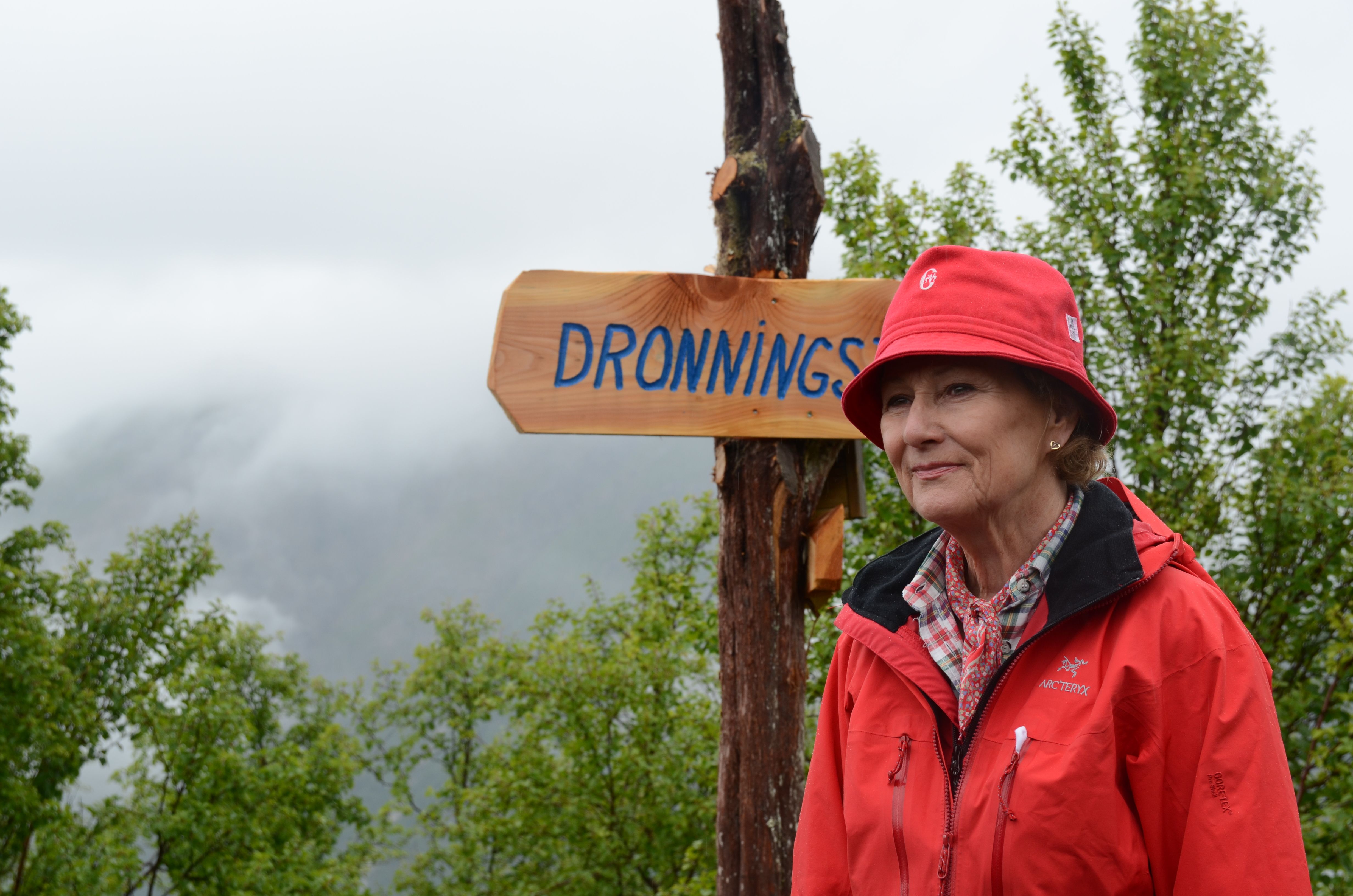 Her Majesty Queen Sonja at the start of "H.M. Queen Sonja's Panoramic Hike" in Hardanger.