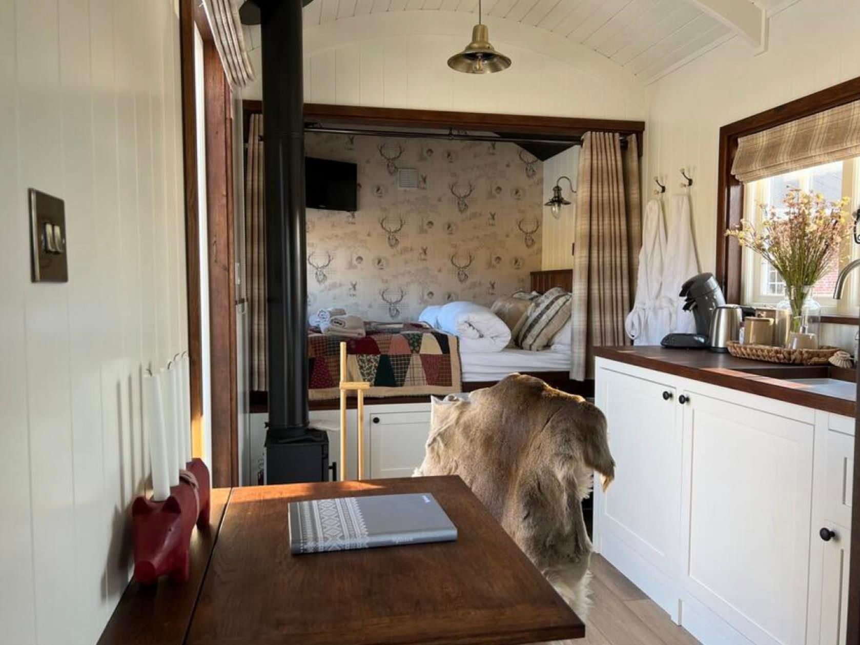 WonderInn Shepherd's Hut