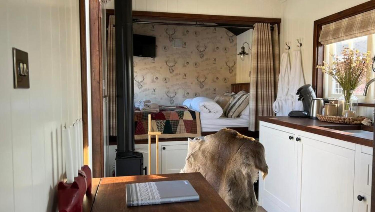 WonderInn Shepherd's Hut