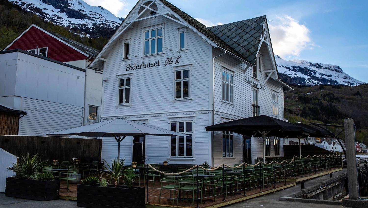 Siderhuset Ola K, a charming restaurant in Hardanger, with spectacular views of the fjord and majestic mountains.