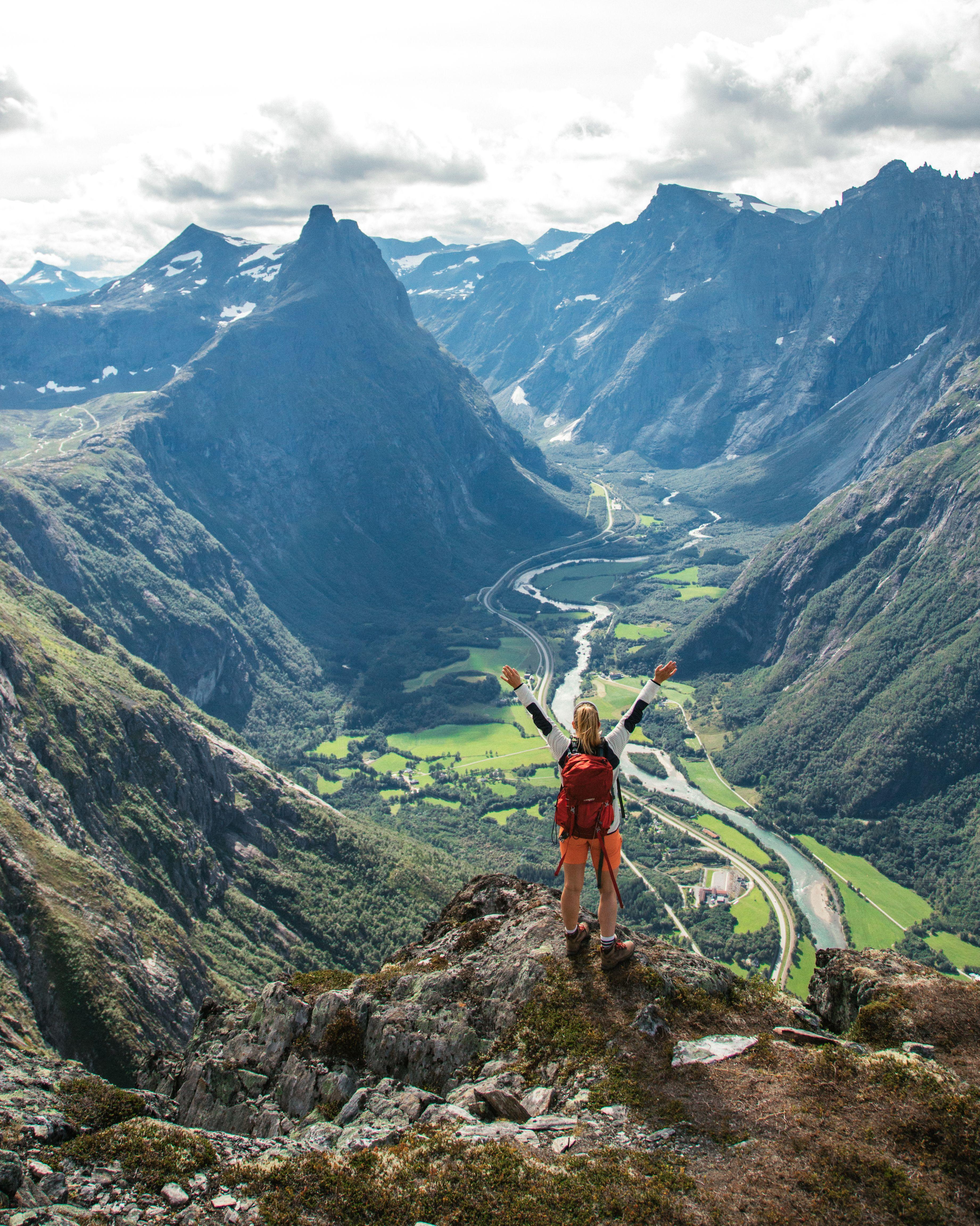 Guided mountain hike of Romsdalseggen with Uteguiden