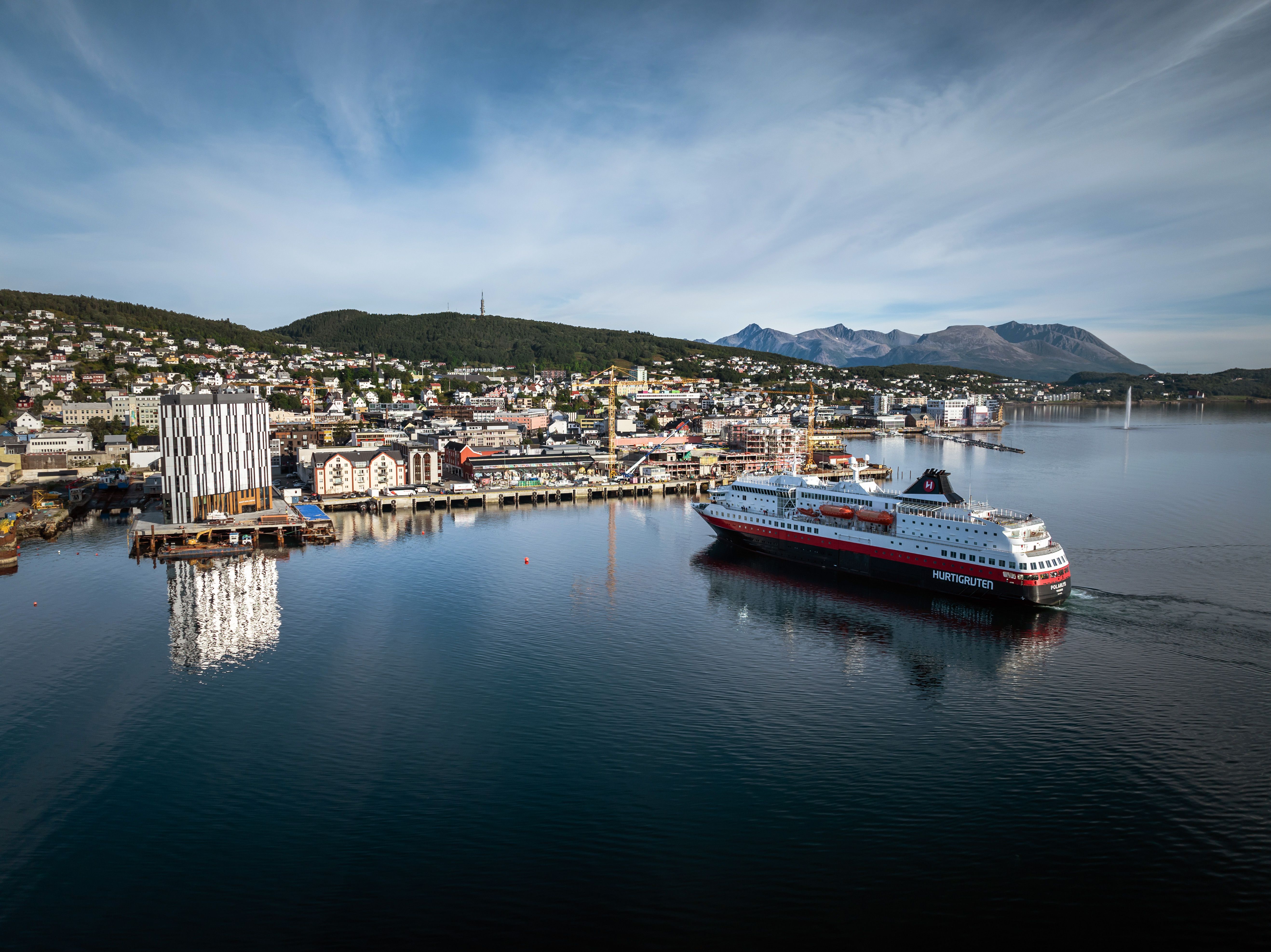 facade-hurtigruten-arriving-quality-hotel-harstad (2)
