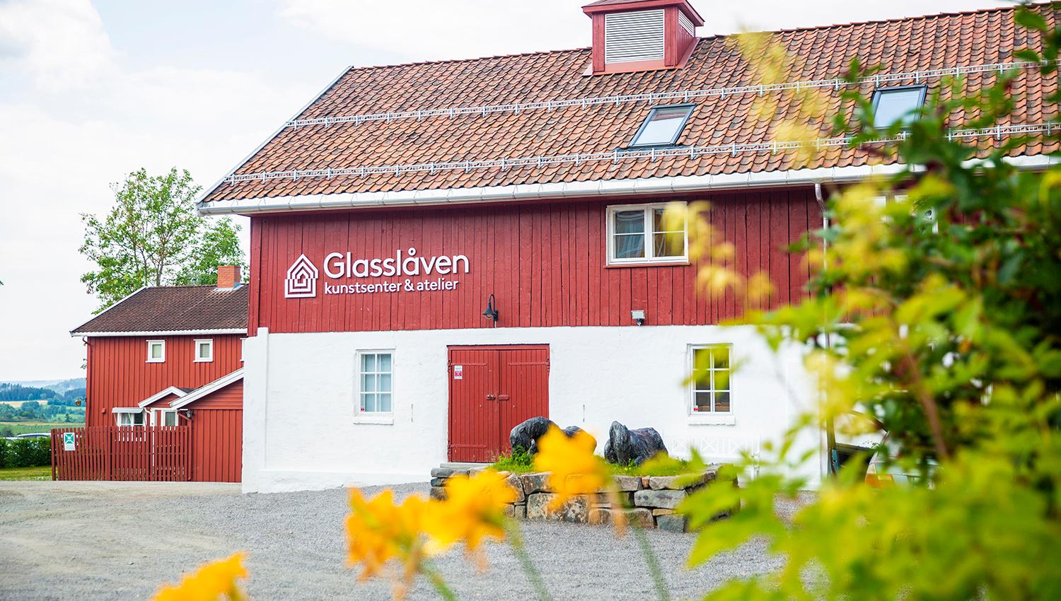 Den ombygde låven fra 1800-tallet er en opplevelse i seg selv, og er et pilotbygg for bærekraftig arkitektur.