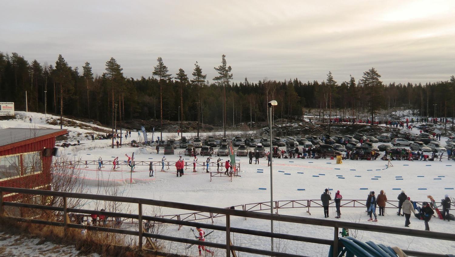 Snow and people at Kjølen Sportcenter