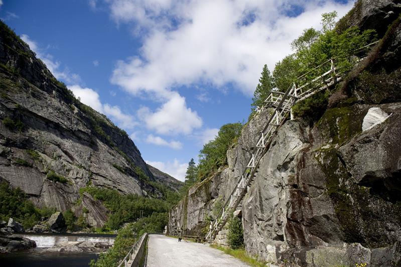 Byklestigen, opp og over fjellet